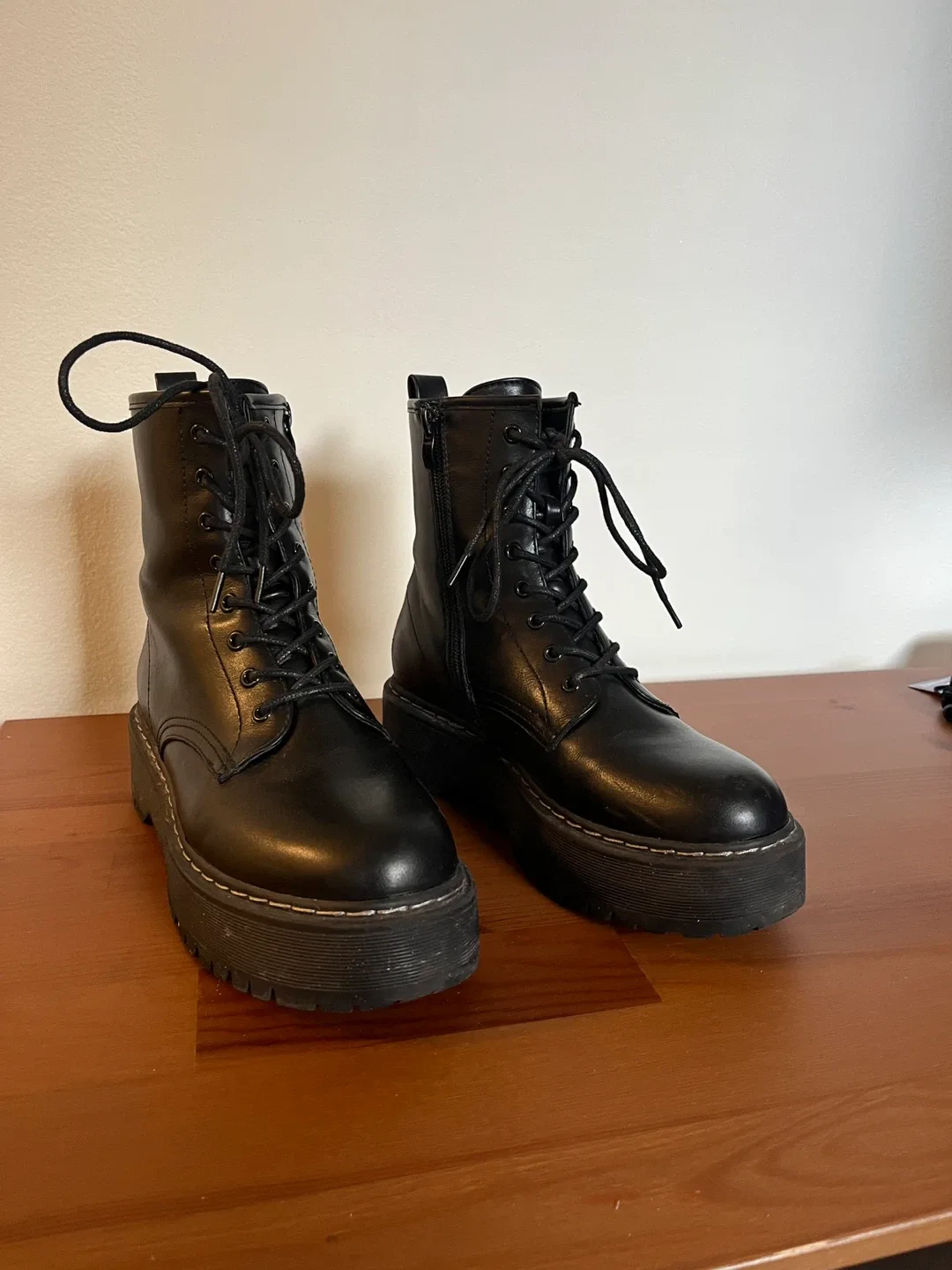 Steve Madden Bettyy Black Boots image indicator(4)