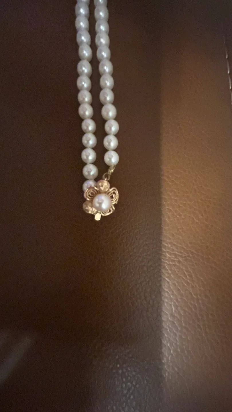 Pearl Necklace with Flower Clasp image indicator(2)