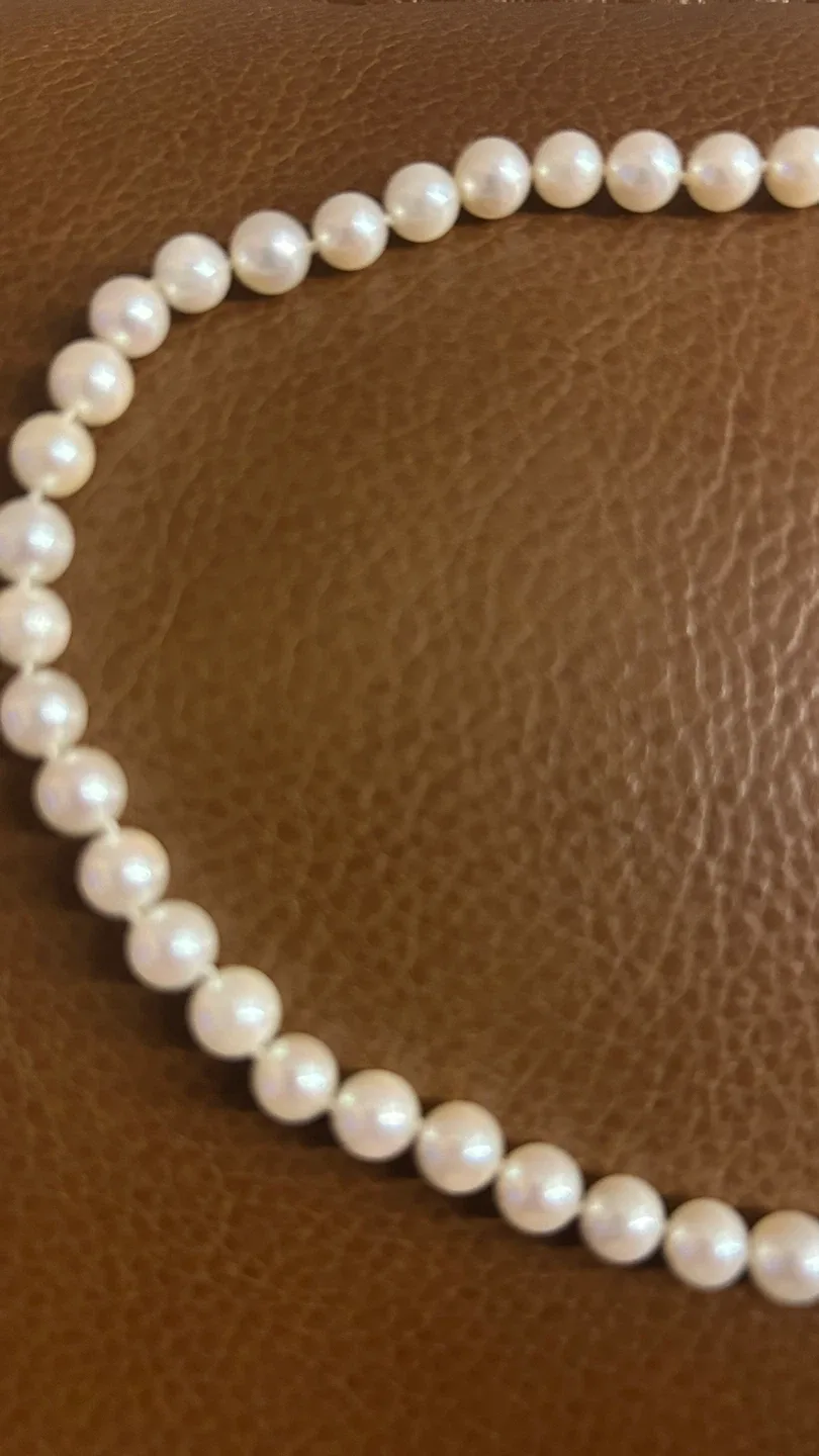 Pearl Necklace with Flower Clasp image indicator(6)