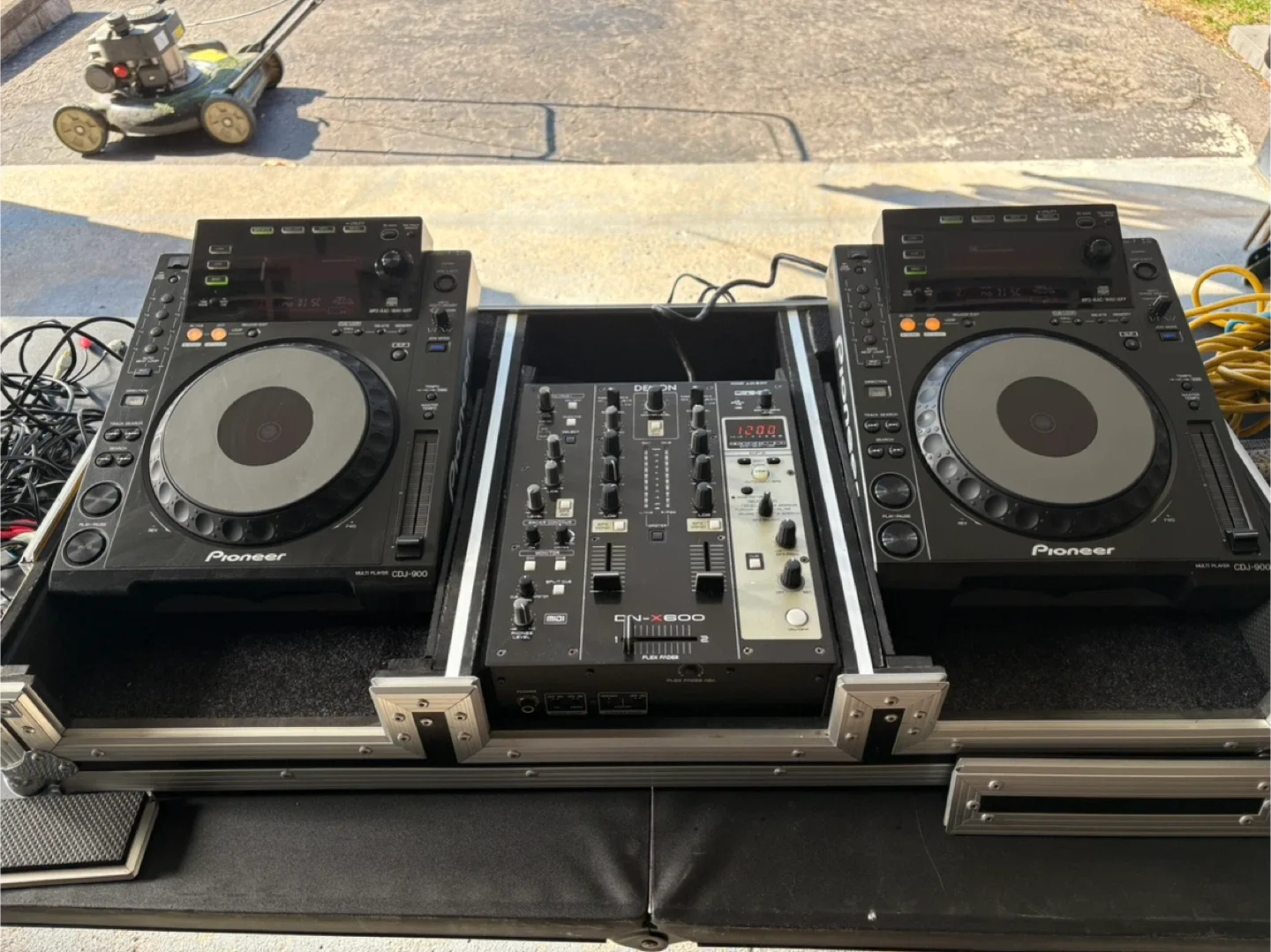 Pioneer CDJ-900 Pair + Denon DN-X600 Mixer + Odyssey Flight Case image indicator(2)