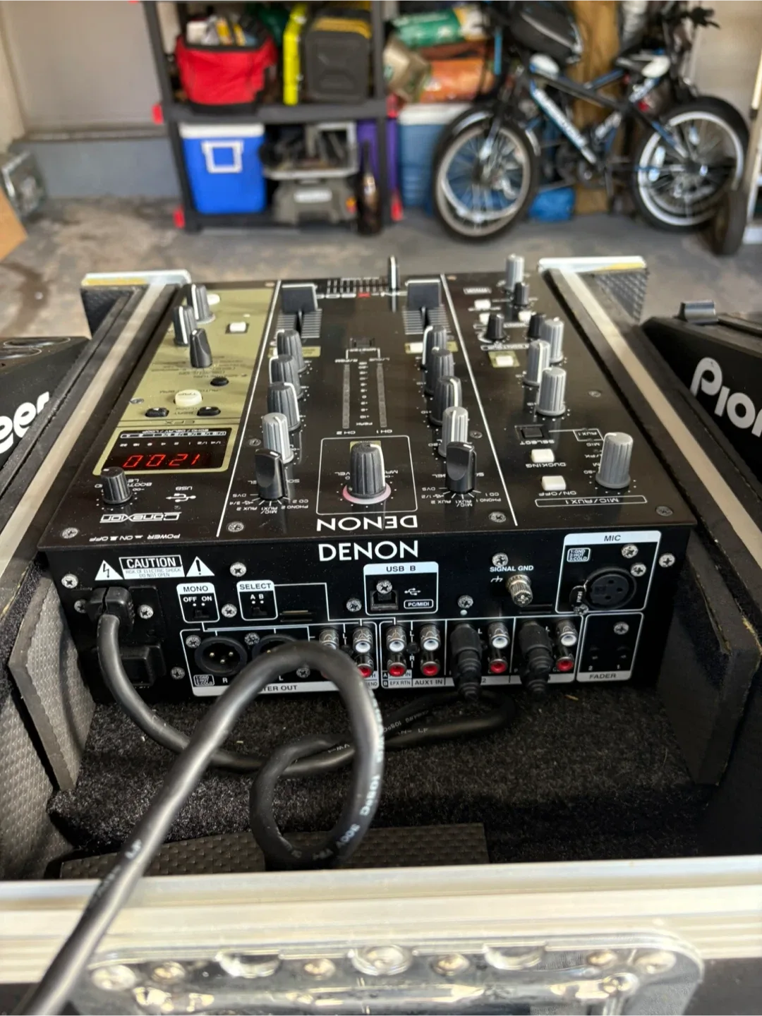 Pioneer CDJ-900 Pair + Denon DN-X600 Mixer + Odyssey Flight Case image indicator(8)