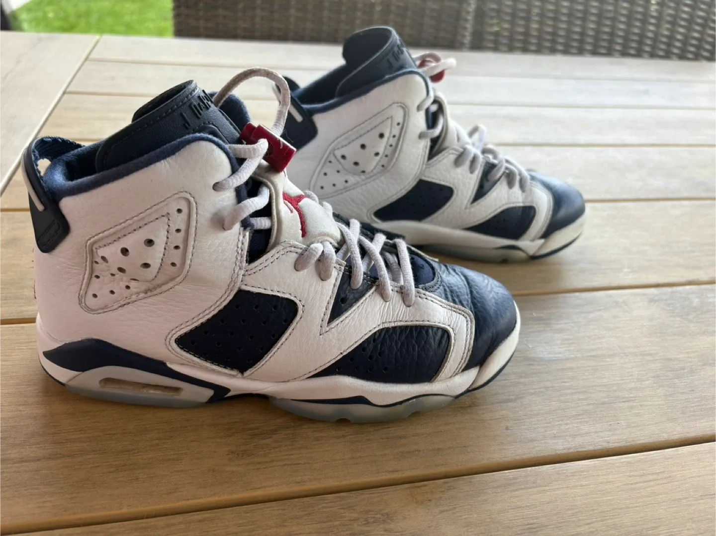 Air Jordan 6 Retro, Size 4 Youth image indicator(3)