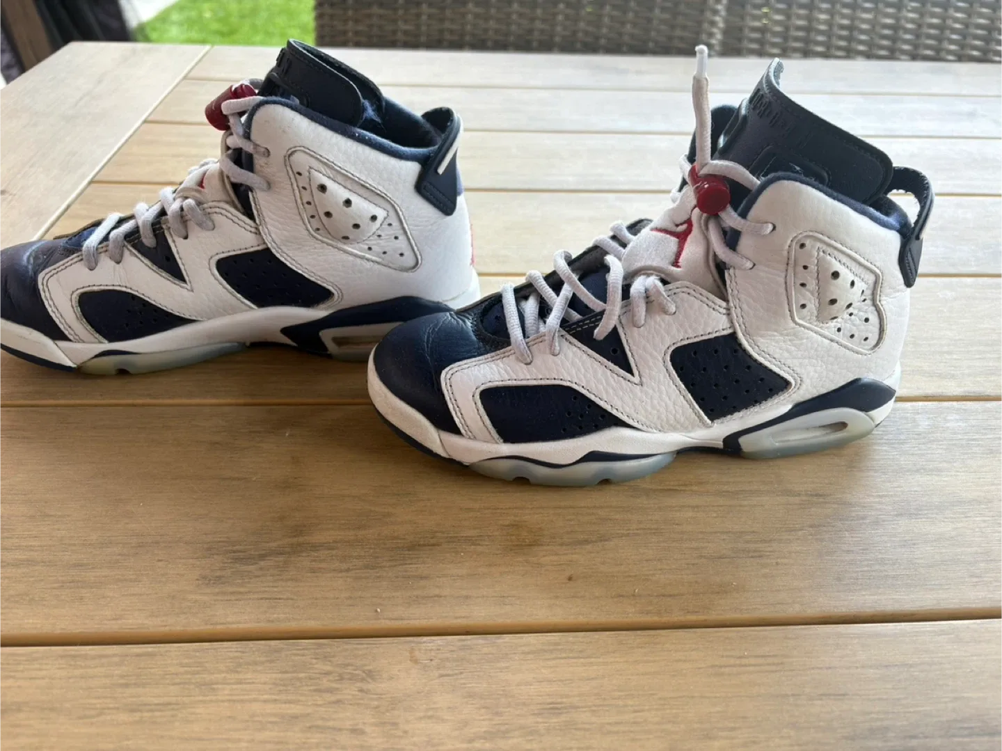 Air Jordan 6 Retro, Size 4 Youth image indicator(5)