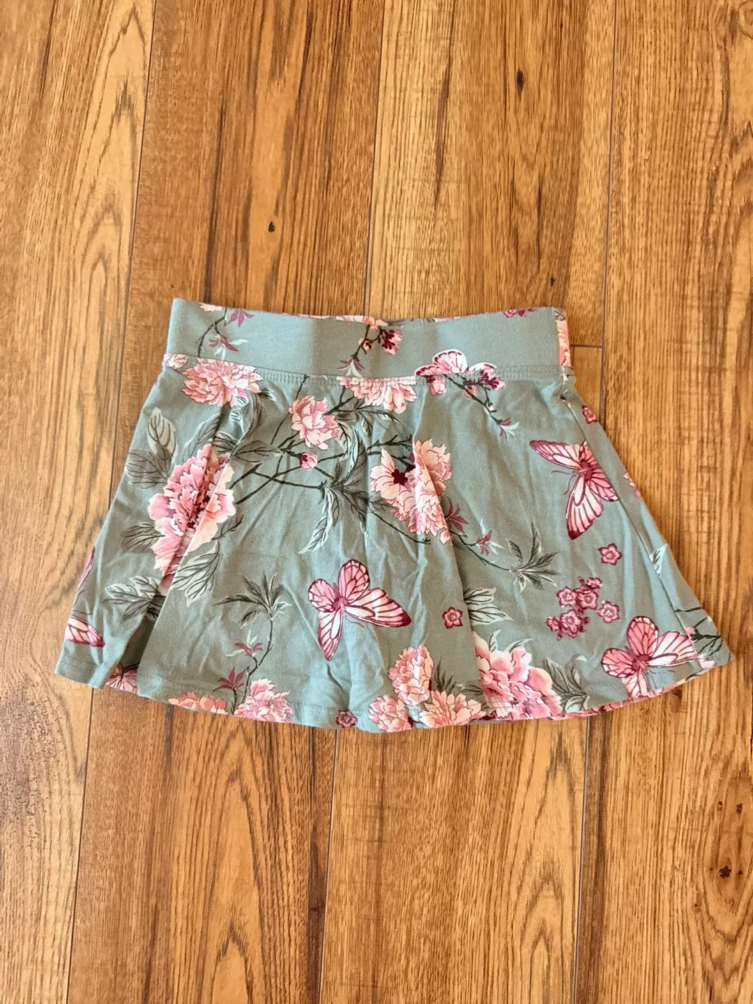 Floral Skirt with shorts underneath - Size 5/6 thumbnail