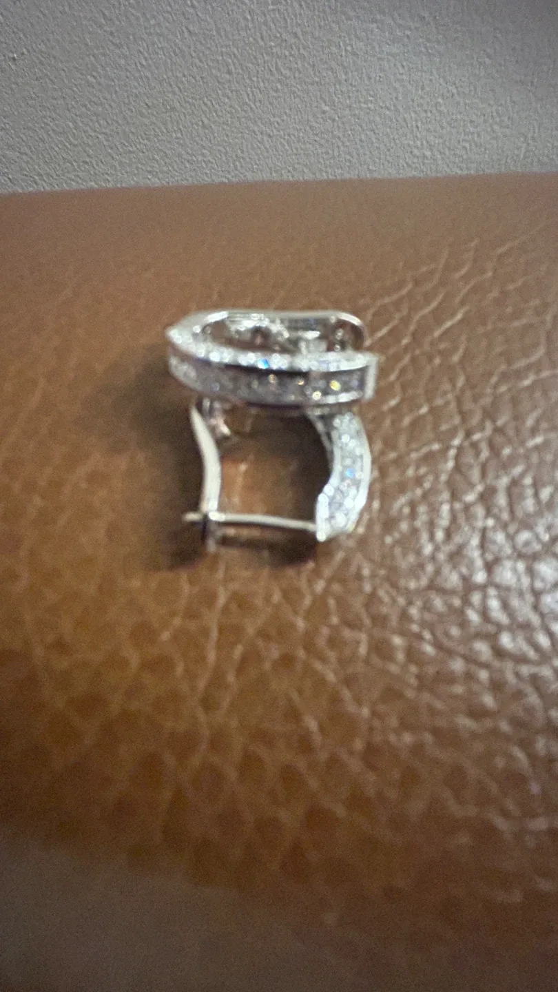 14kt White Gold Diamond Earrings image indicator(6)