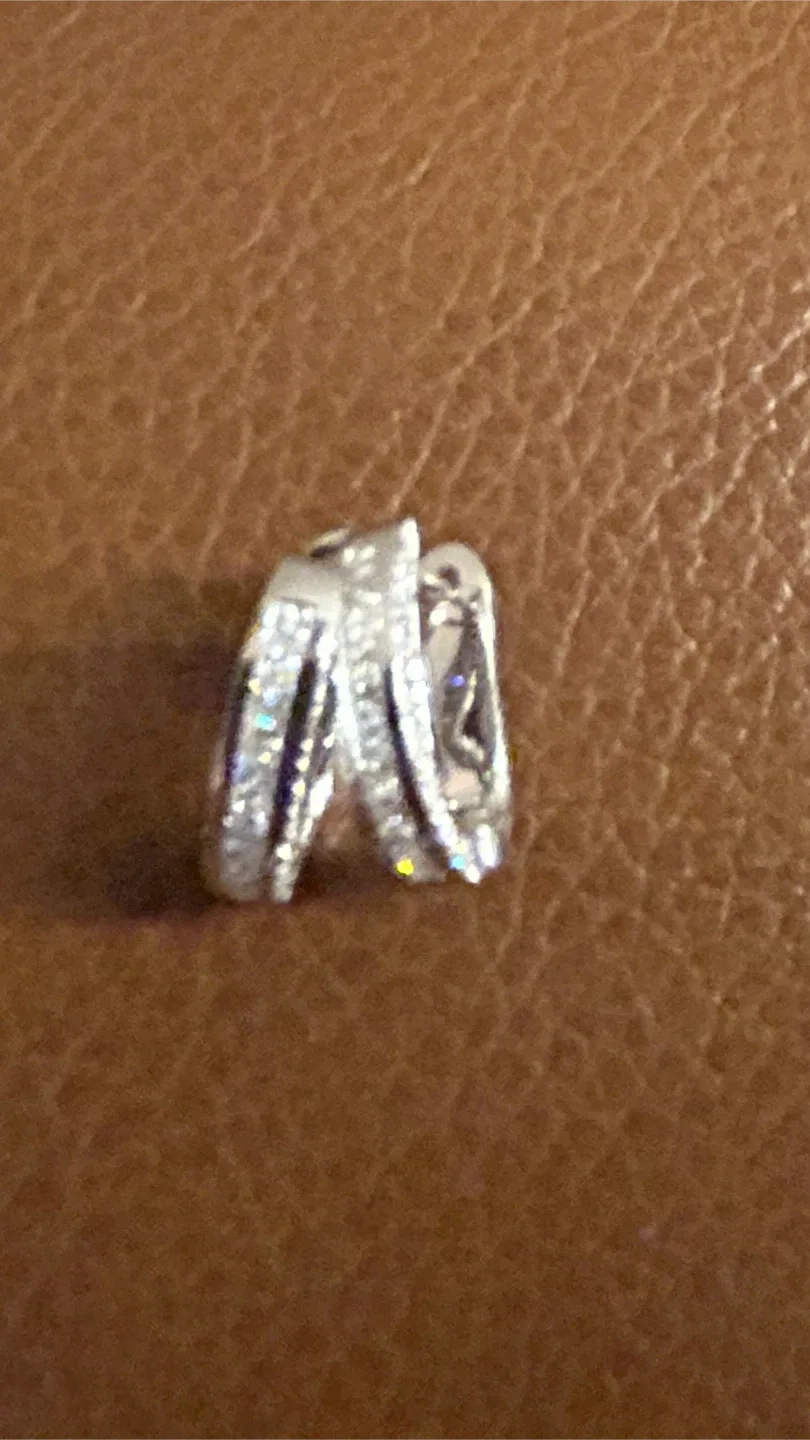 14kt White Gold Diamond Earrings image indicator(2)