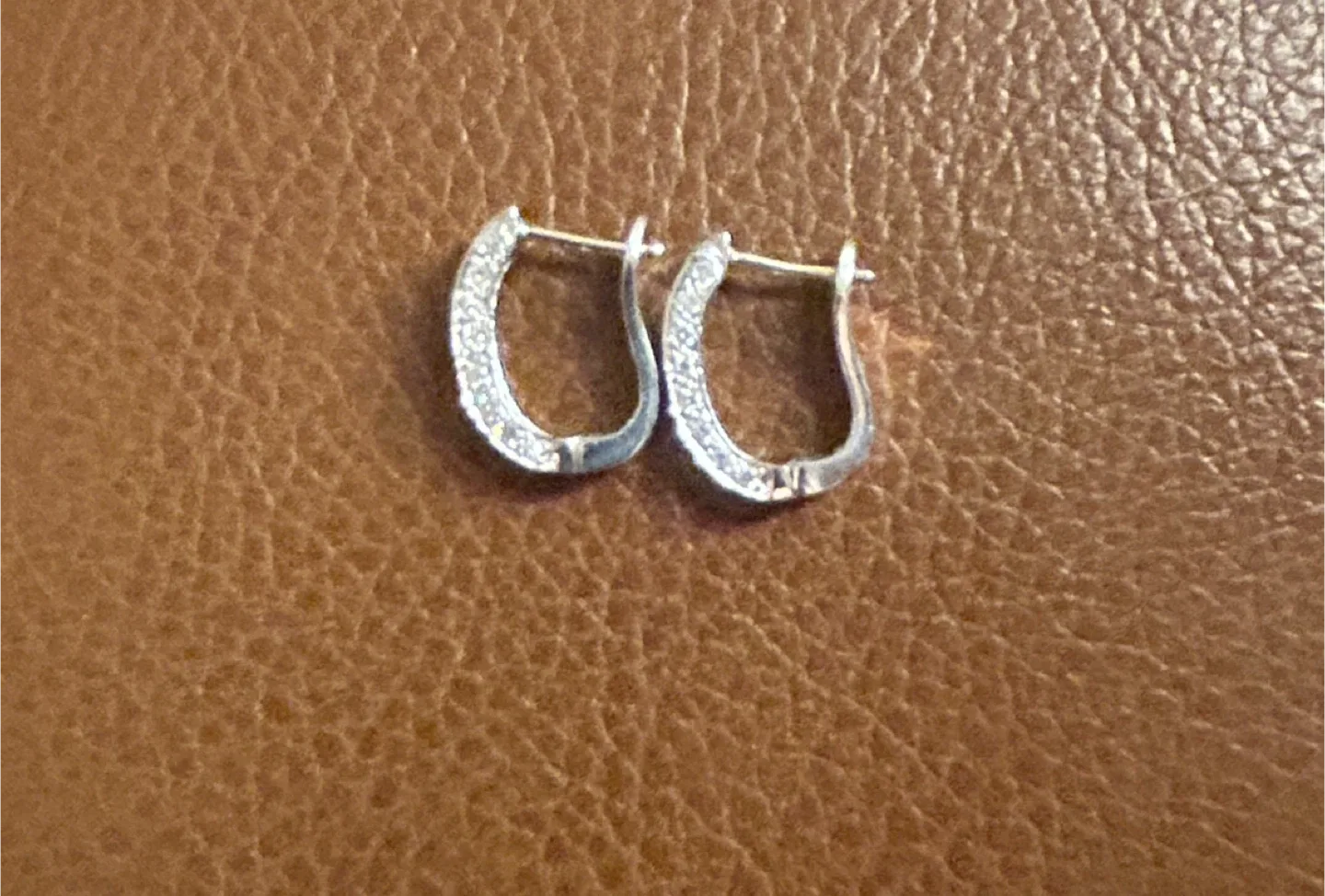 14kt White Gold Diamond Earrings image indicator(4)