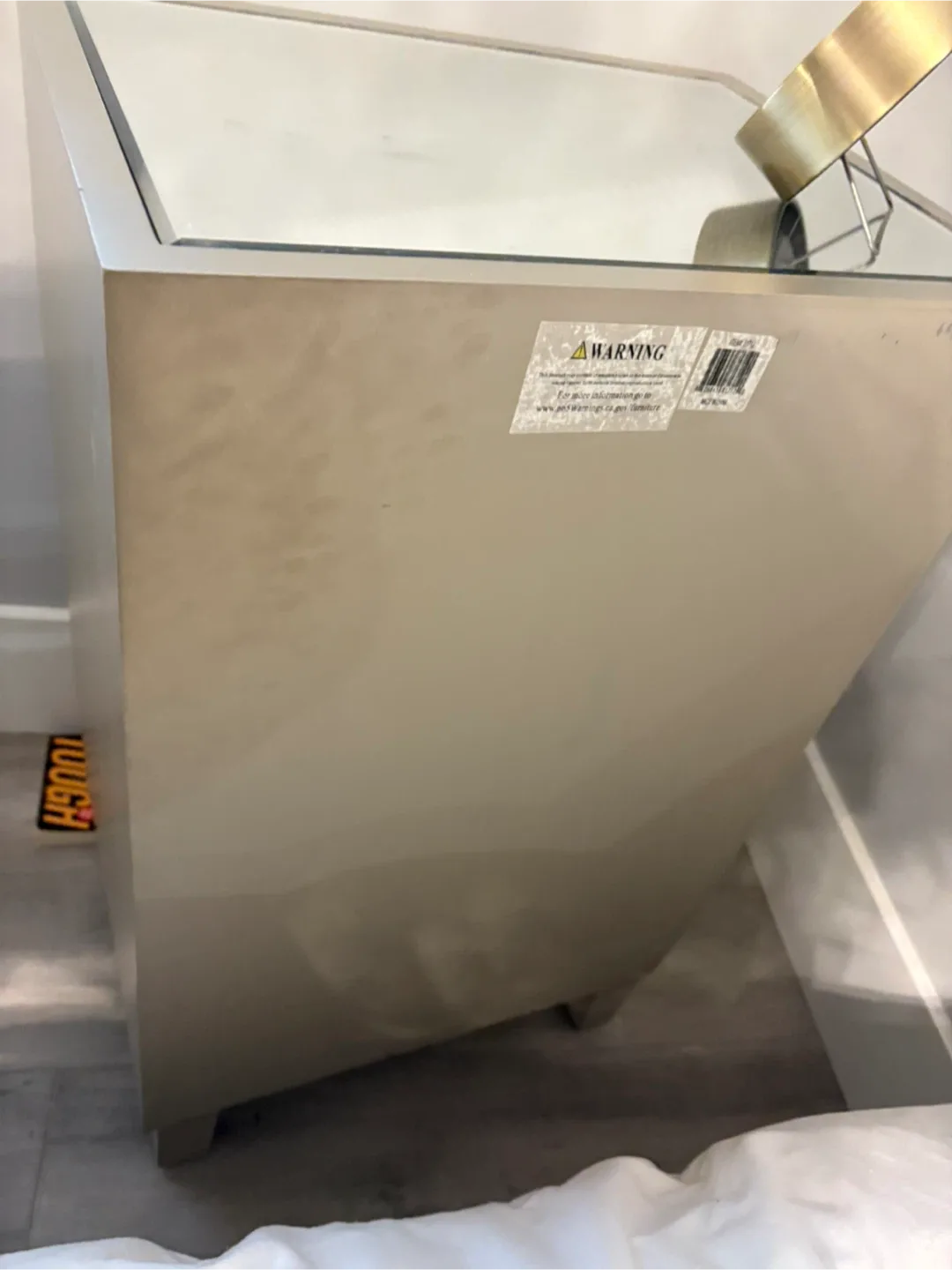 2 Mirrored 4-Drawer Nightstands image indicator(6)