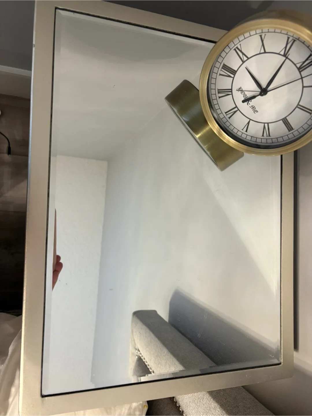 2 Mirrored 4-Drawer Nightstands image indicator(5)