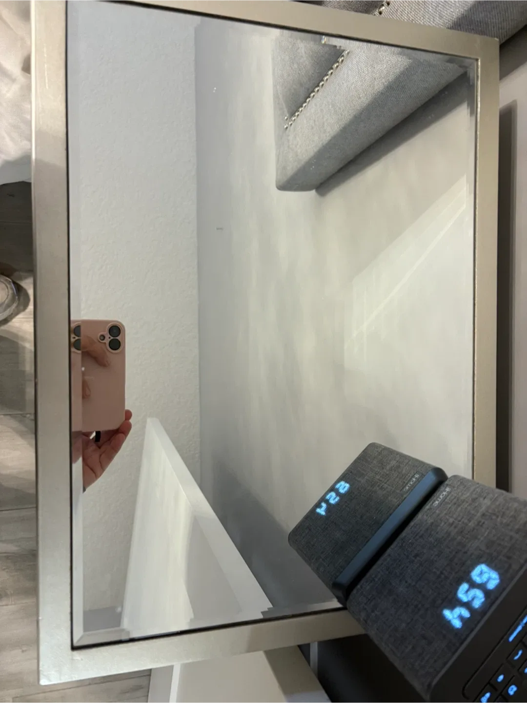 2 Mirrored 4-Drawer Nightstands image indicator(3)