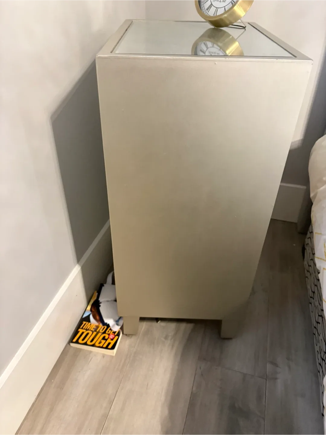 2 Mirrored 4-Drawer Nightstands image indicator(4)