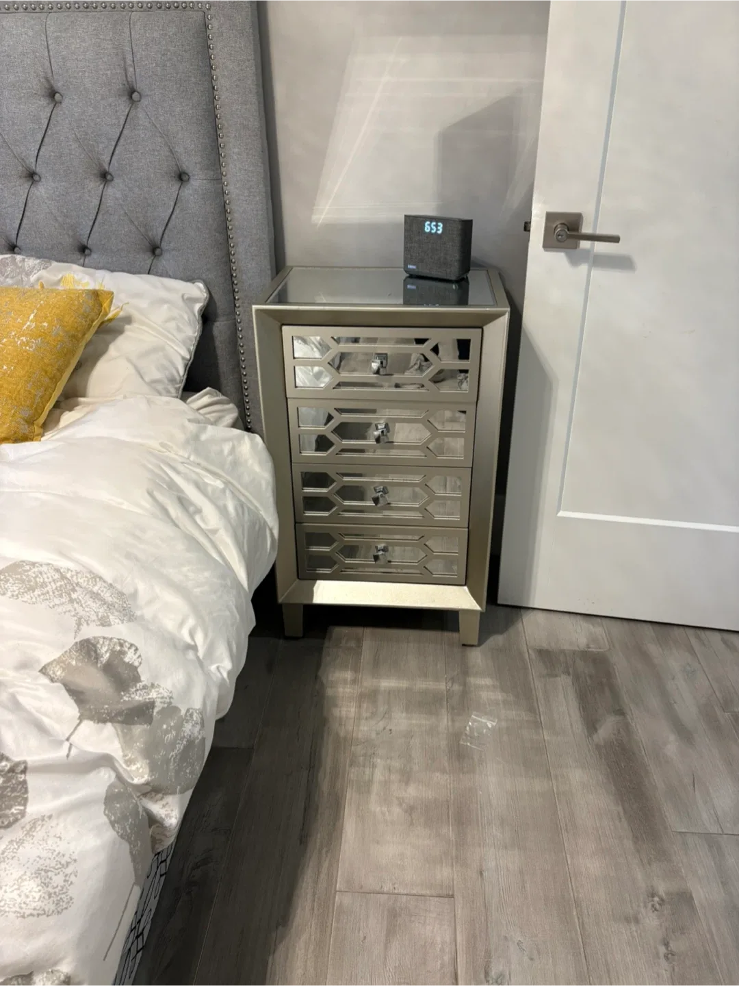 2 Mirrored 4-Drawer Nightstands image indicator(2)