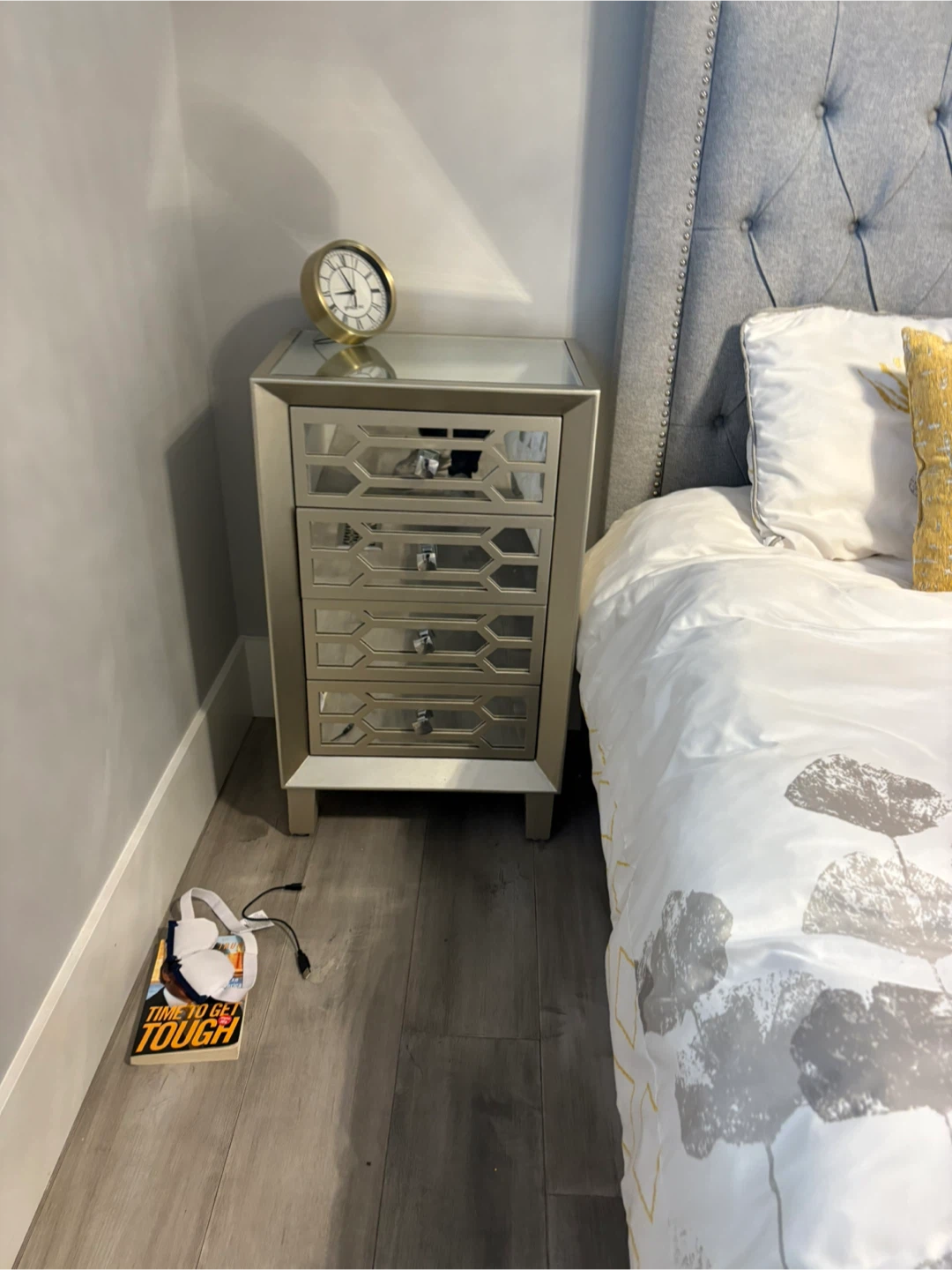 2 Mirrored 4-Drawer Nightstands