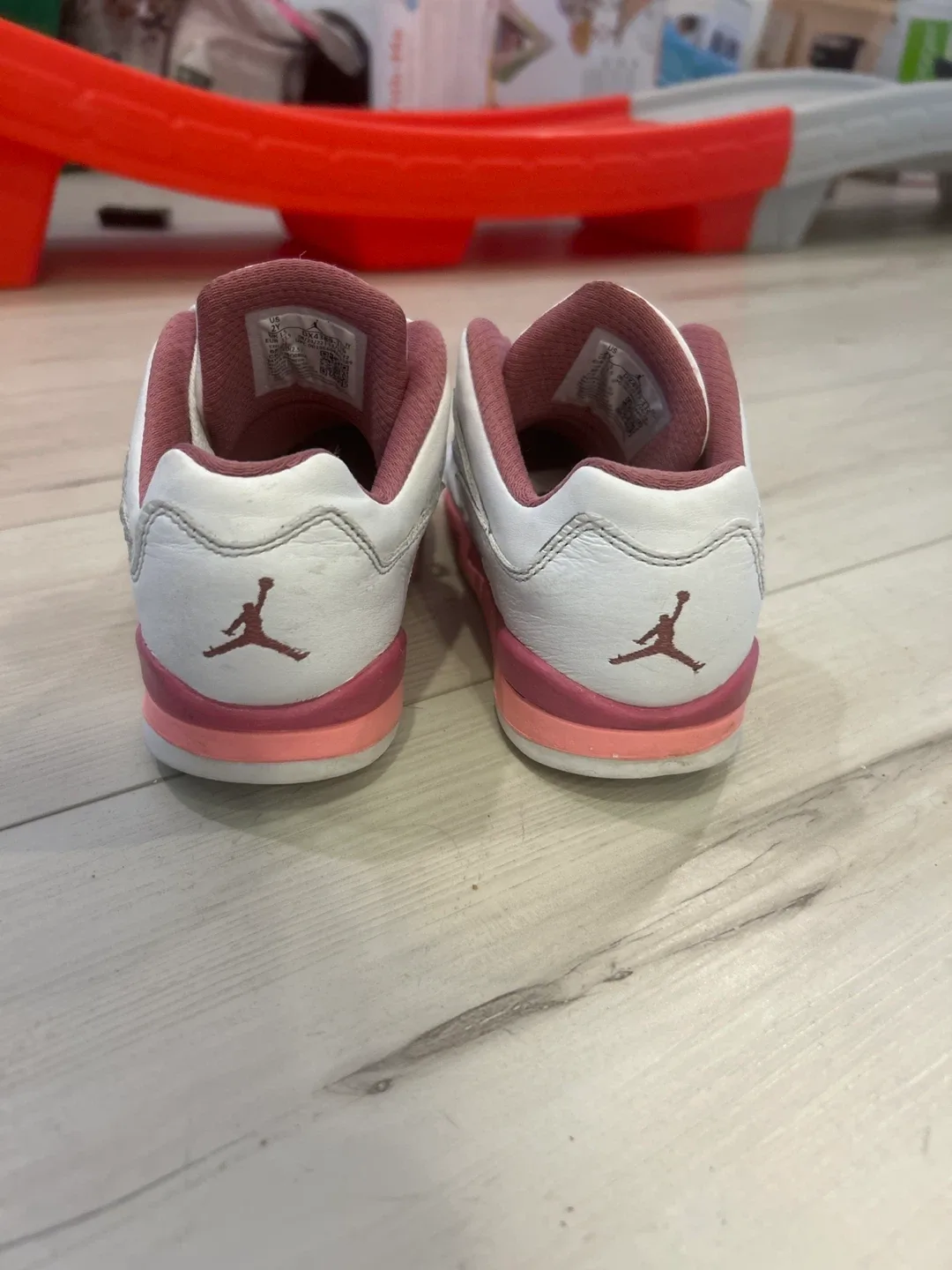 Jordan 5 Retro White/Pink Youth Size 2Y image indicator(3)