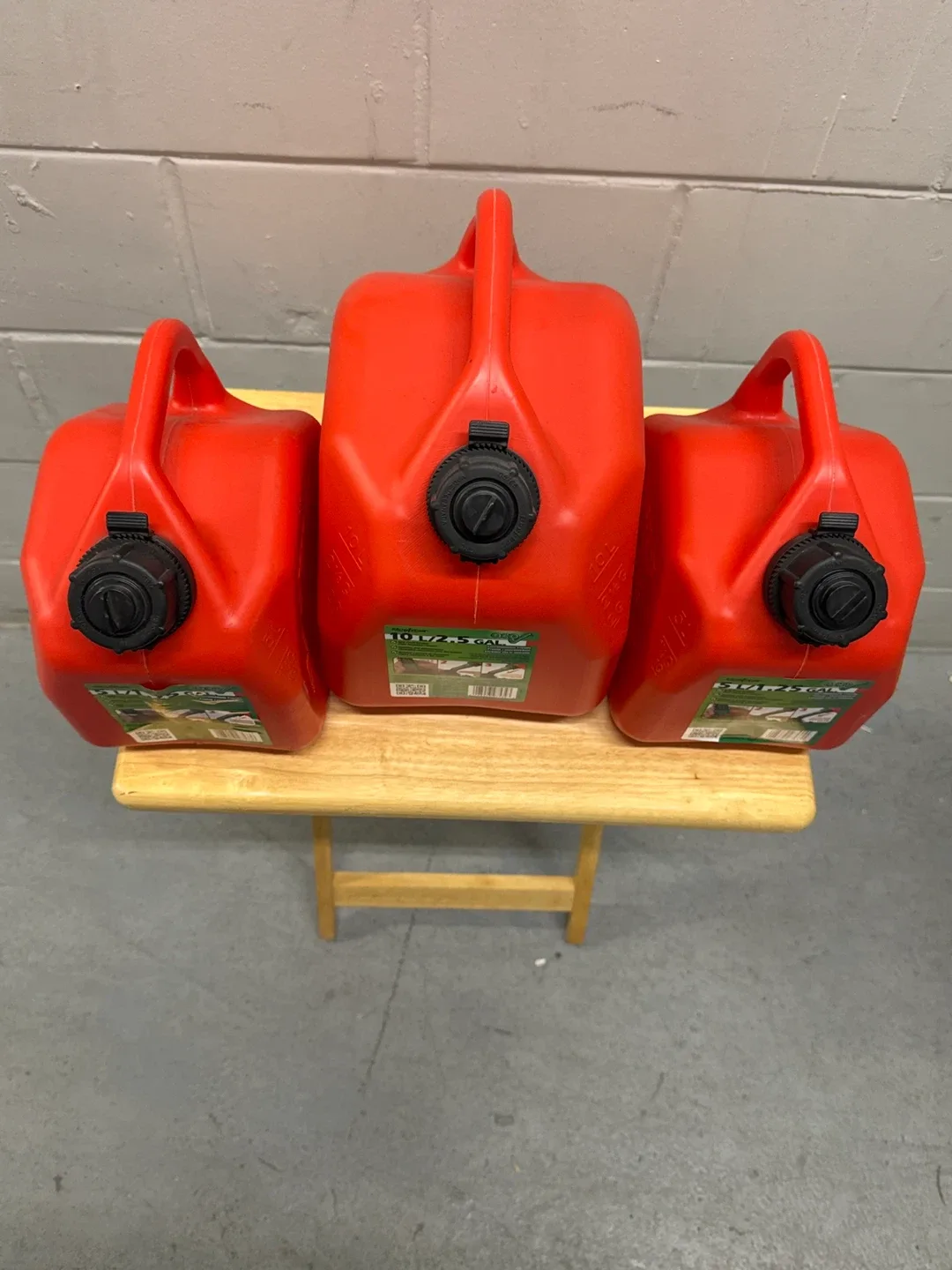 Red Gas Can - 5L/1.25 Gal & 10L/2.5 Gal image indicator(2)