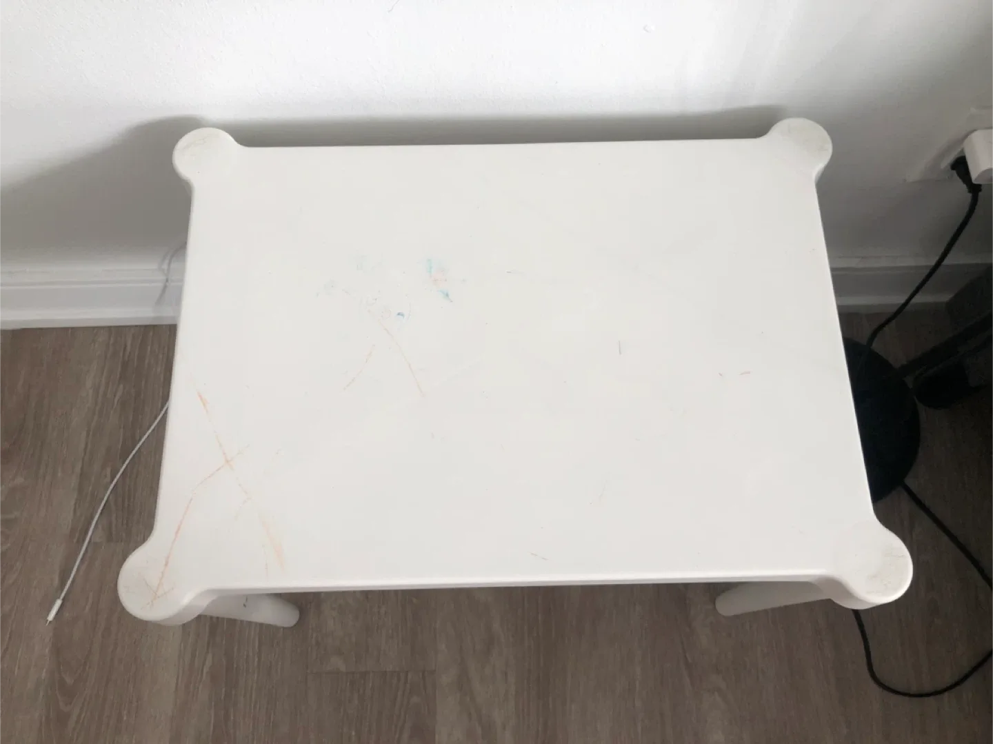 IKEA UTTER Children's Table - White image indicator(4)
