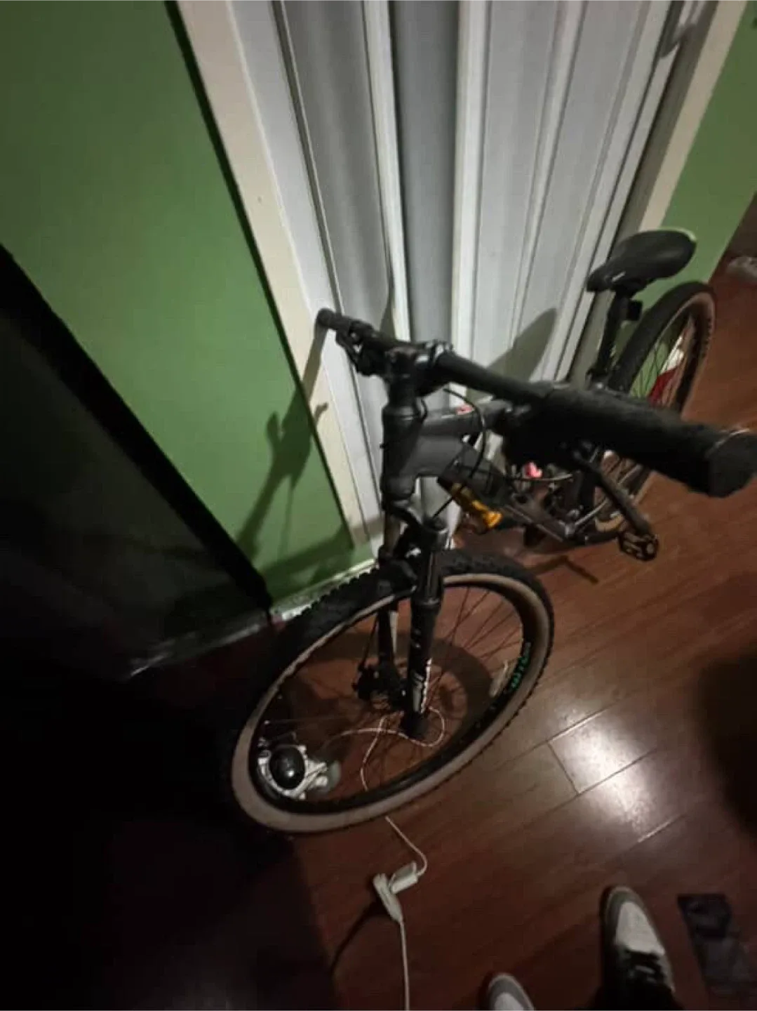 Fuji Adventure Bike with Maxxis Tires image indicator(5)