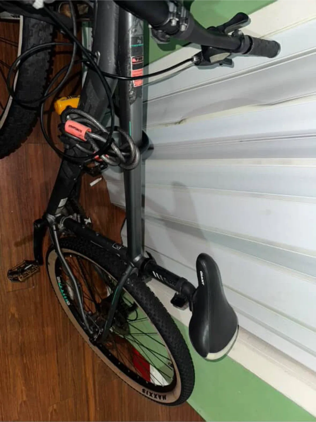 Fuji Adventure Bike with Maxxis Tires image indicator(7)