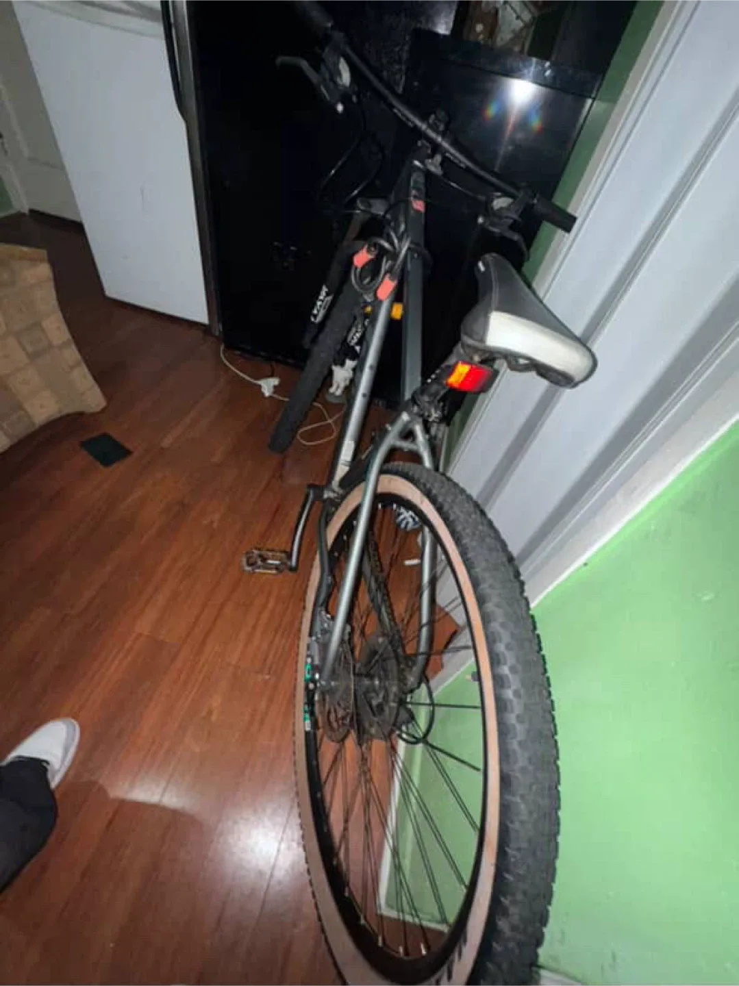 Fuji Adventure Bike with Maxxis Tires image indicator(10)