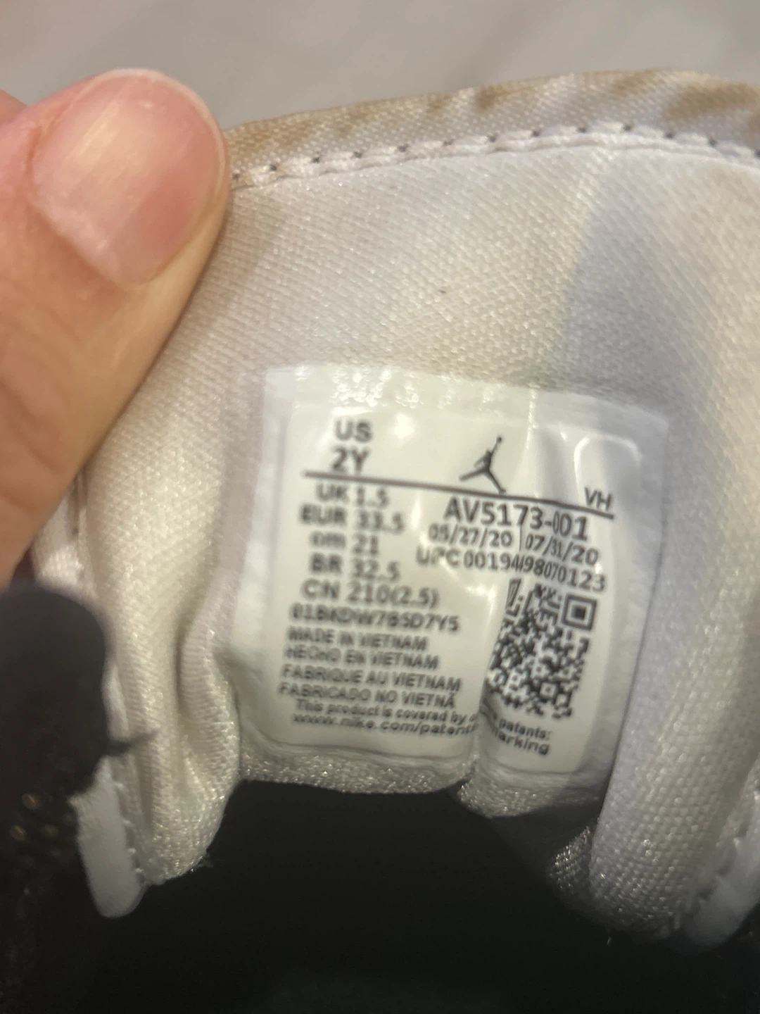 Jordan High Top Sneakers - Size US 2Y - photo 3