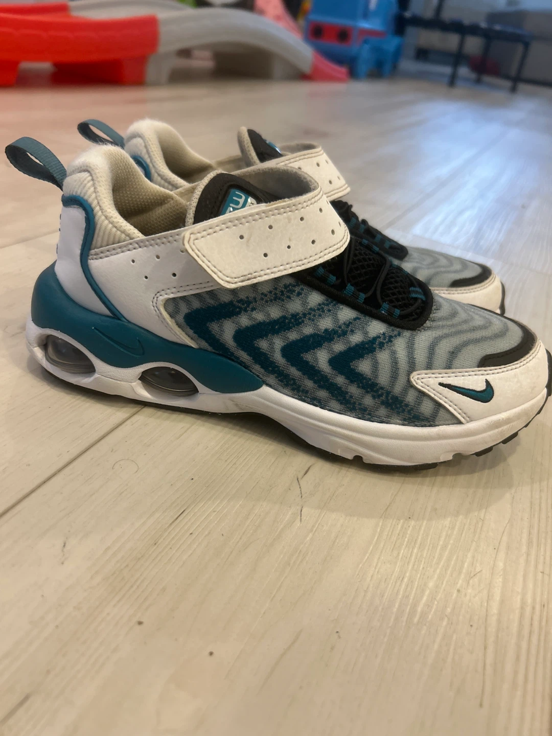 Nike Air Max TW youth Shoes - Size US 3Y