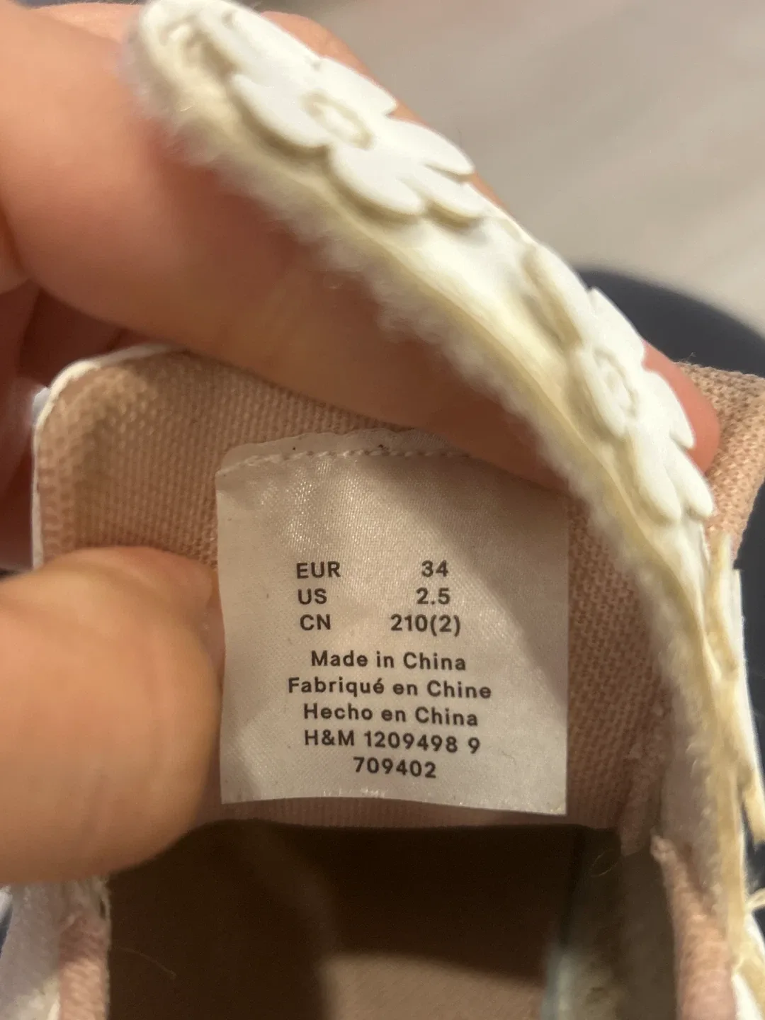 H&M White Floral Sneakers - US Size 2.5 image indicator(4)