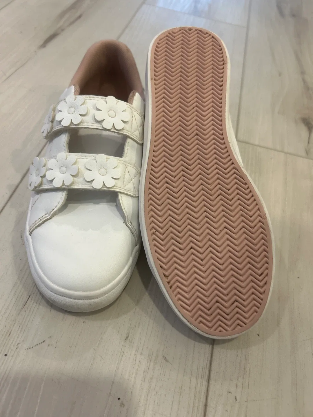 H&M White Floral Sneakers - US Size 2.5 image indicator(3)