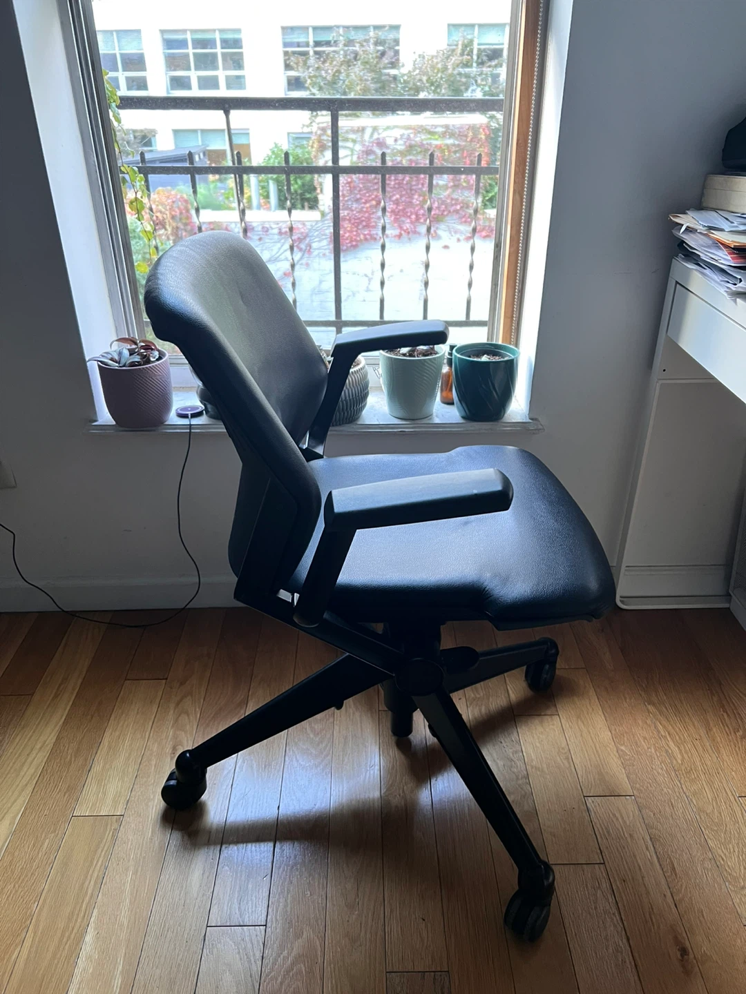 Black Office Chair - photo 3
