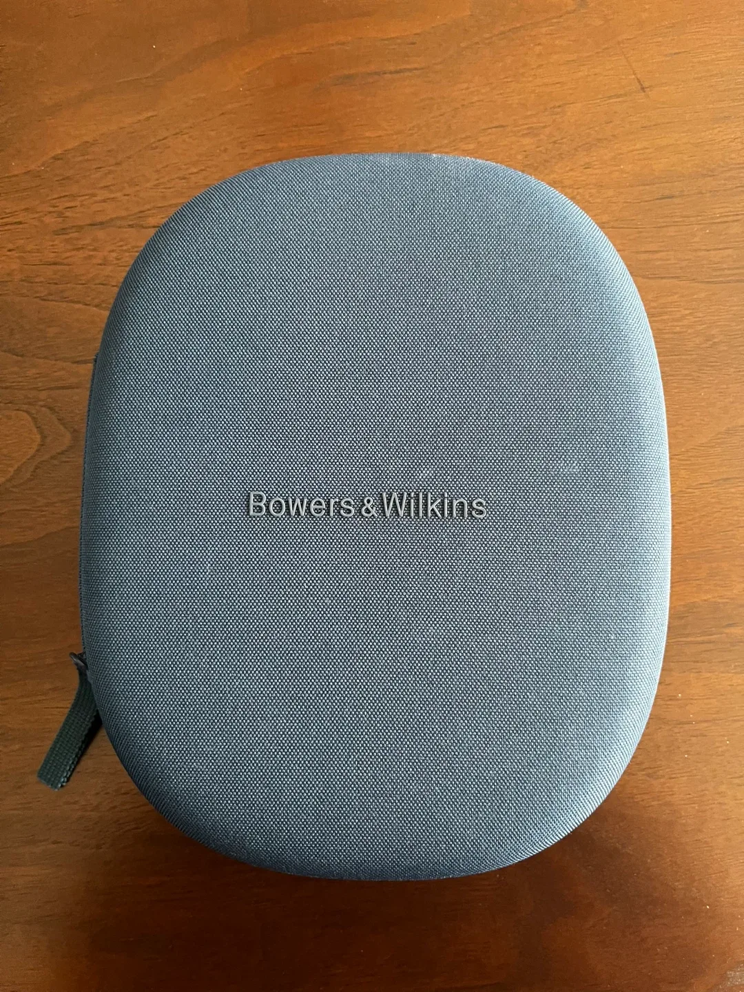 Bowers & Wilkins Headphones with Case image indicator(3)