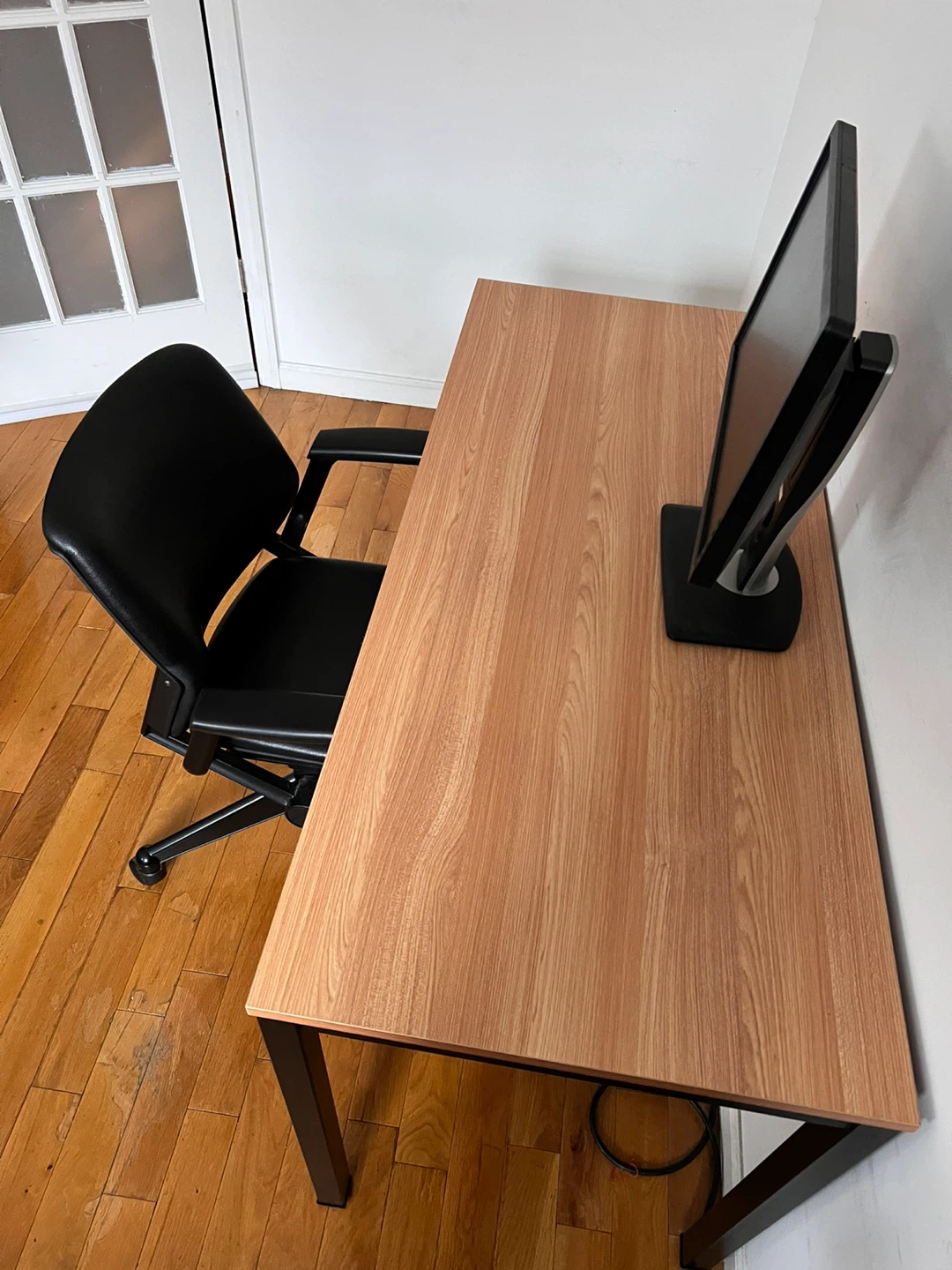 Desk dimensions: 55″ (W) × 23″ (D) × 29″ (H)