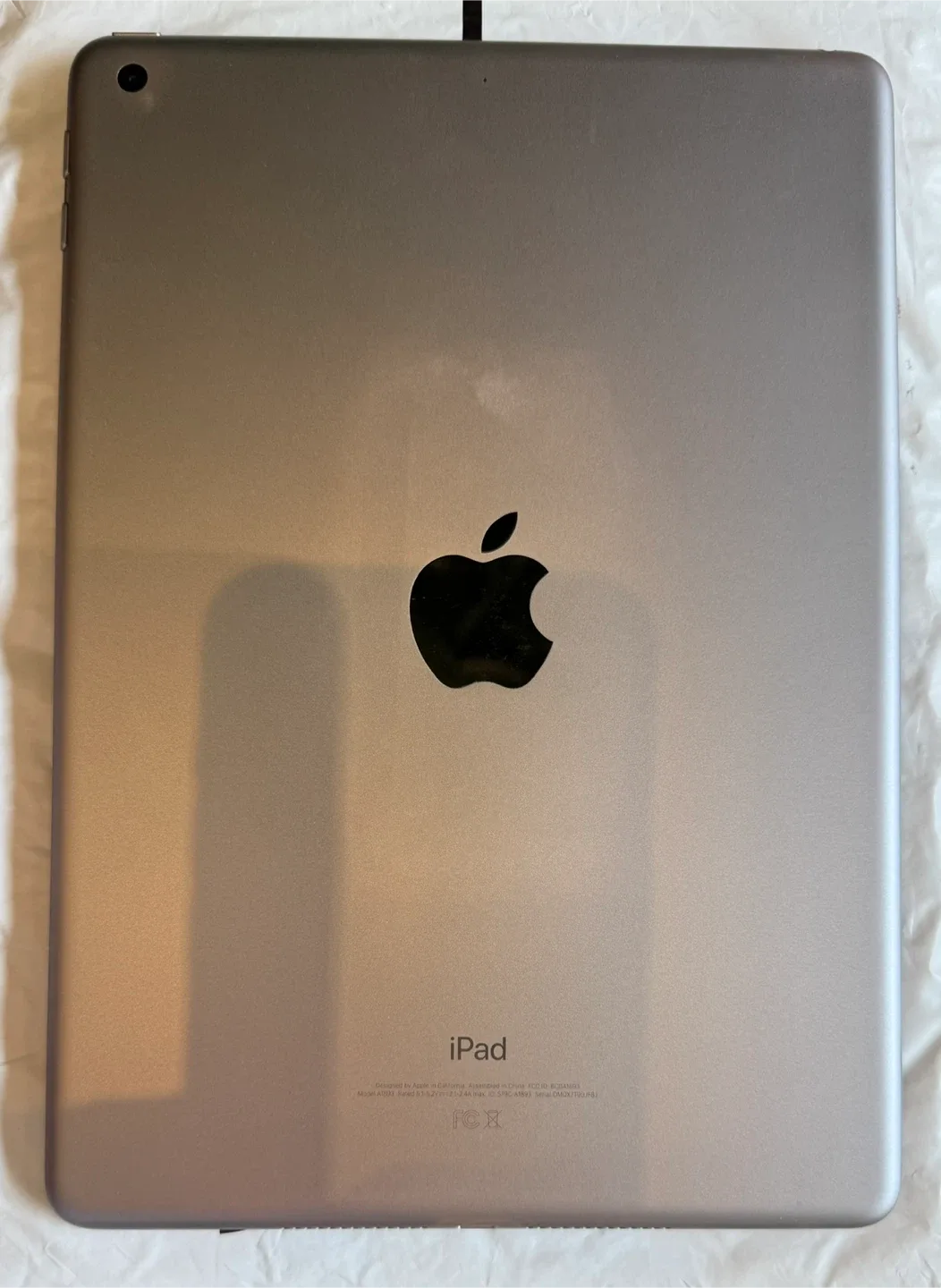 Apple iPad 6th Gen 32GB - WiFi - Space Grey - Very Good (#2) image indicator(4)