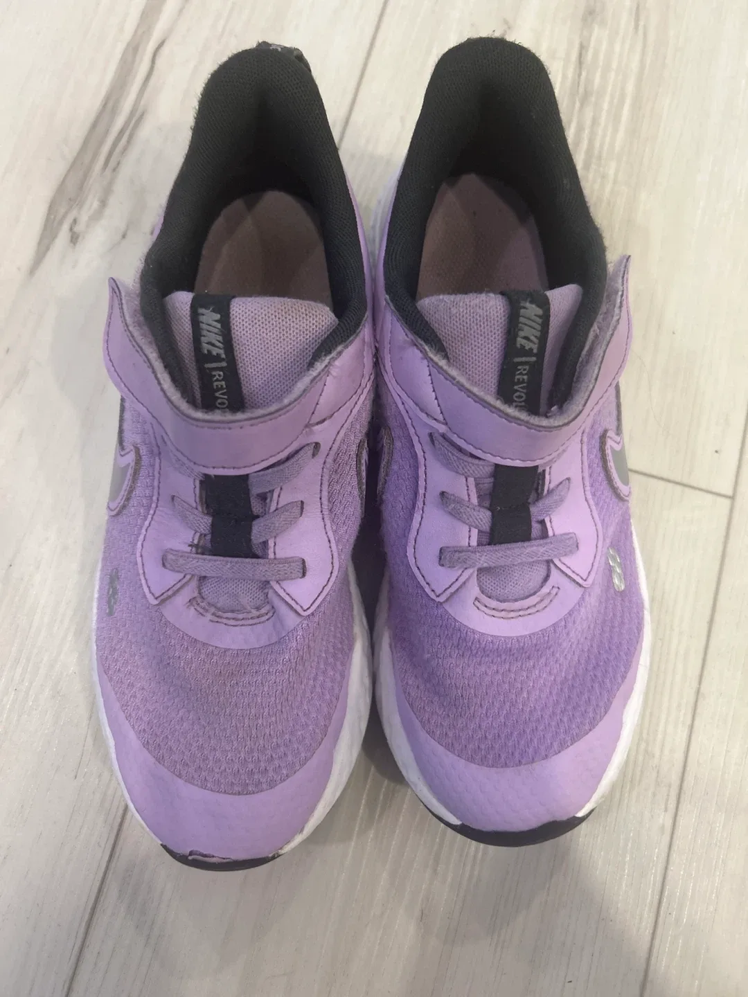 Nike Revolution 5 Lilac Kids Shoes - Size 2.5Y image indicator(3)