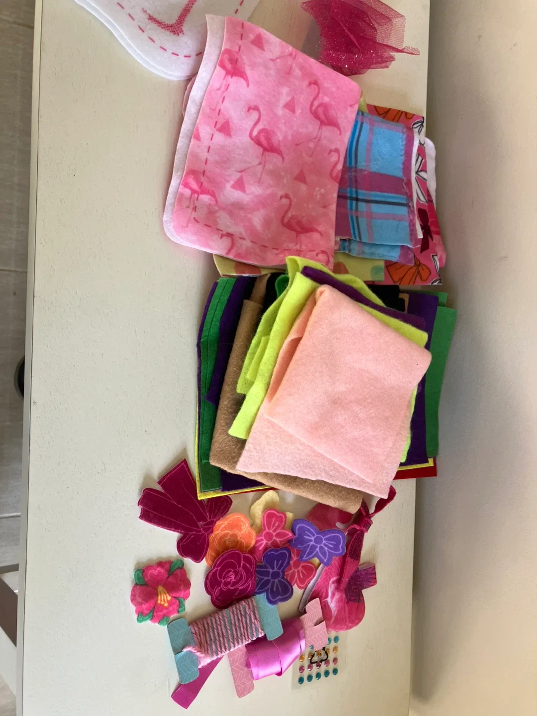 Sew Cool Sewing Machine & Craft Kit image indicator(2)