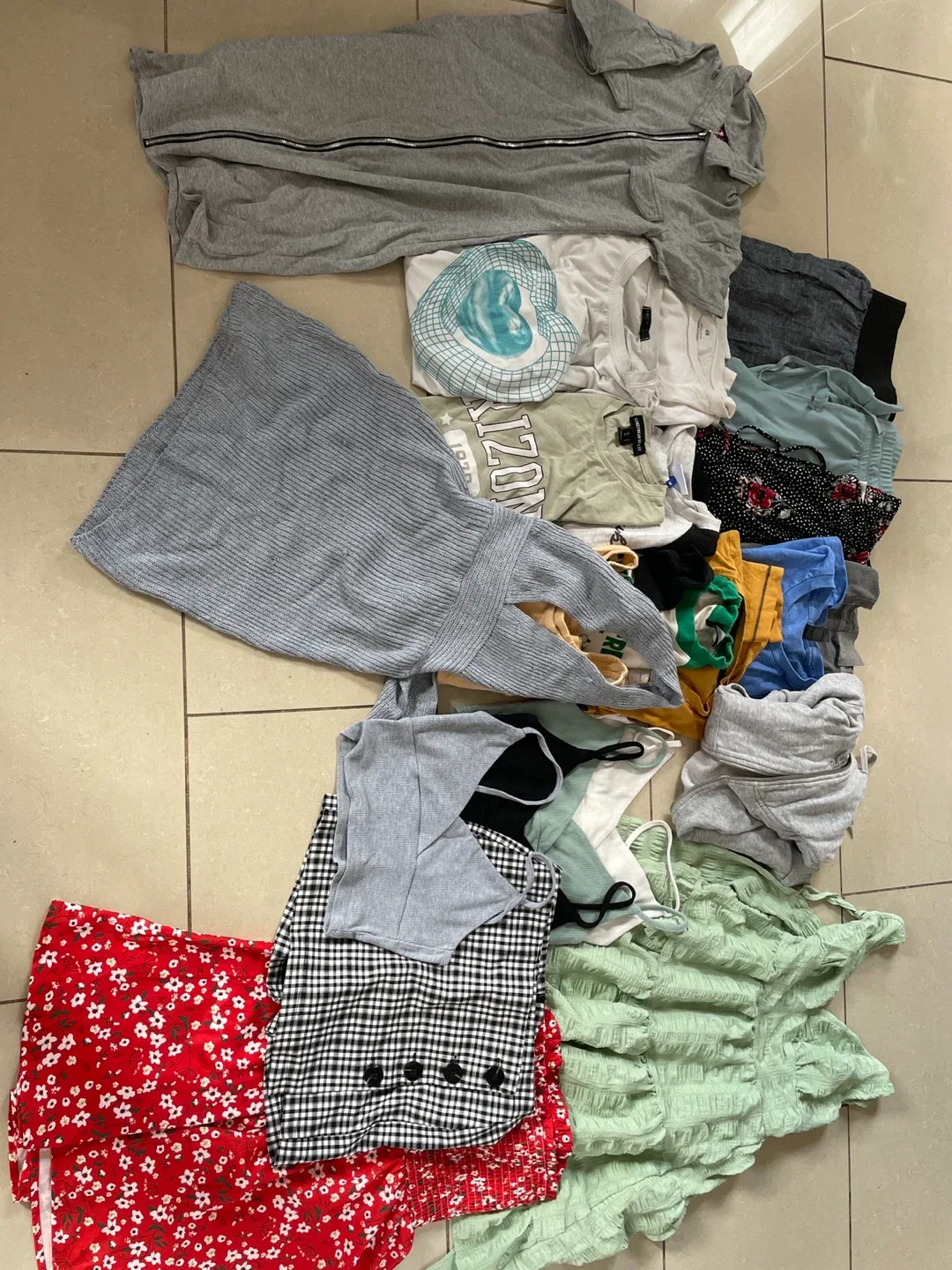 Bundle of women size small and medium thumbnail