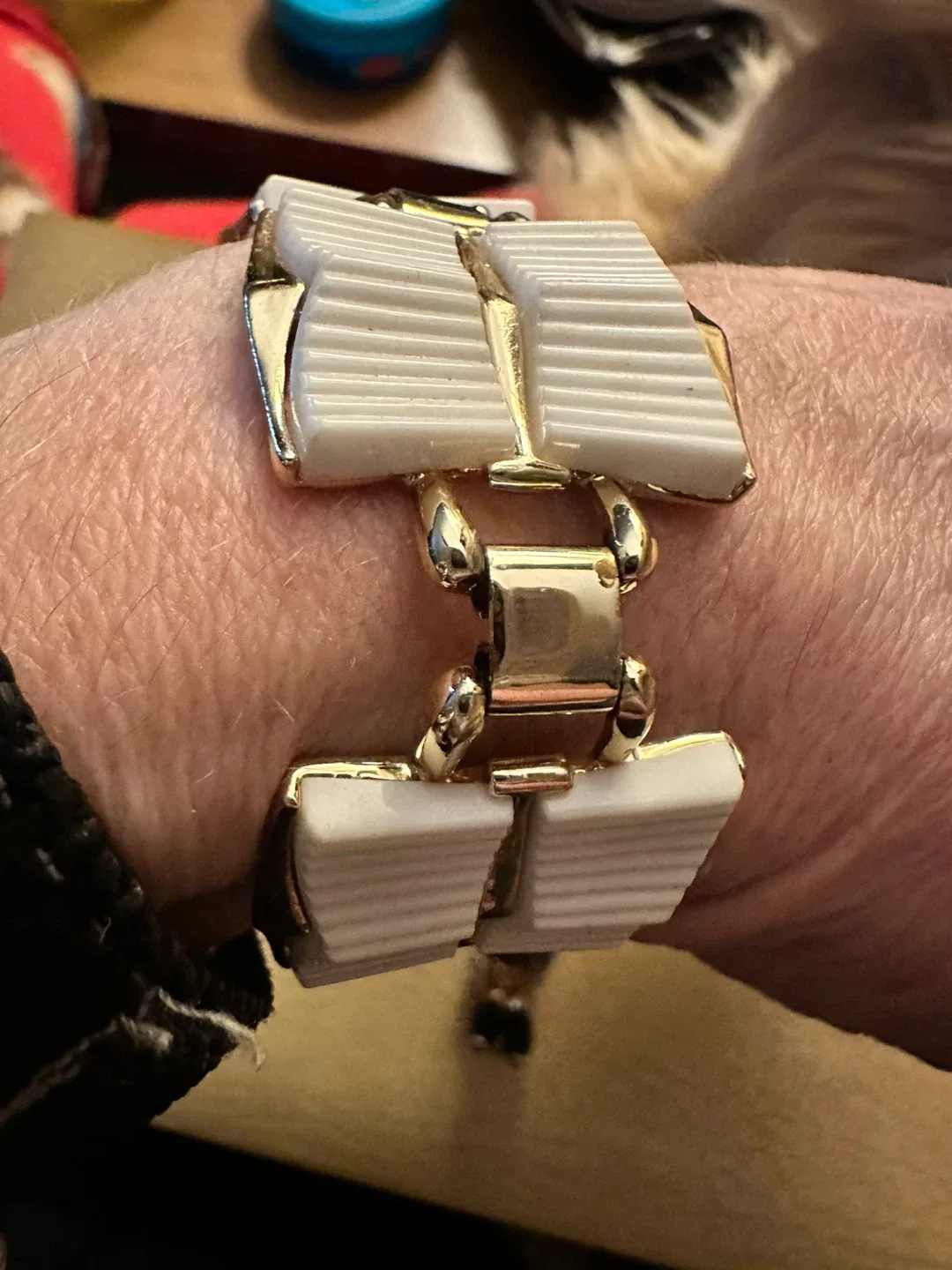 Vintage 1960’s Gold-Tone & White Bracelet image indicator(2)