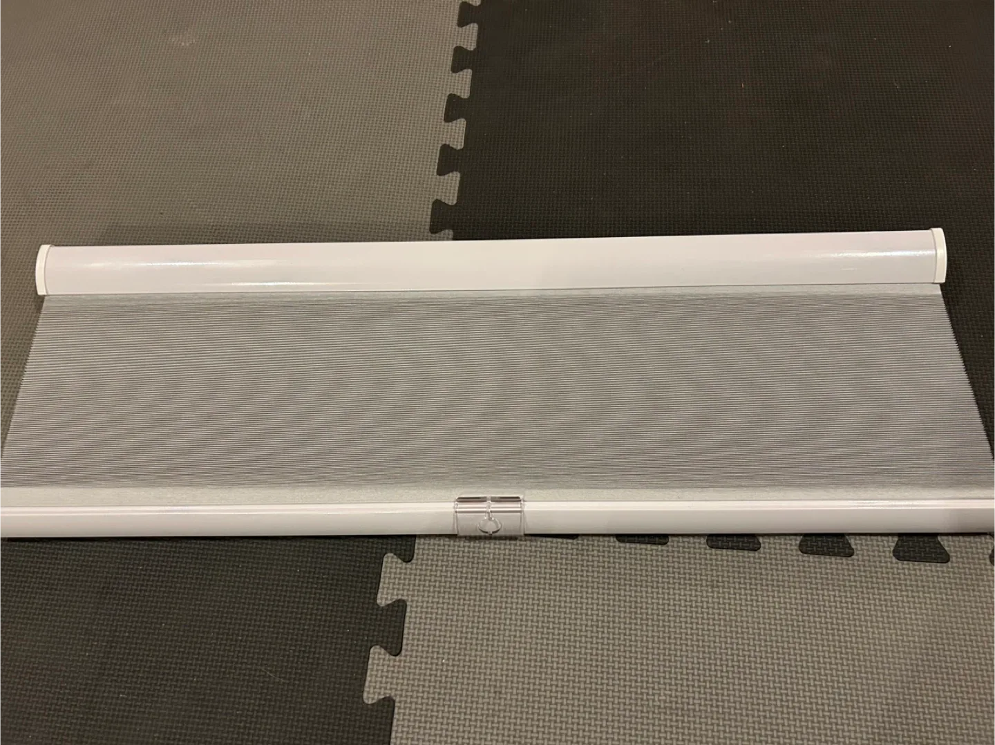White Roller Blind - Like New! image indicator(3)