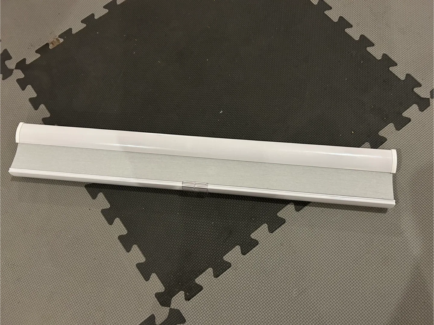 White Roller Blind - Like New! image indicator(4)