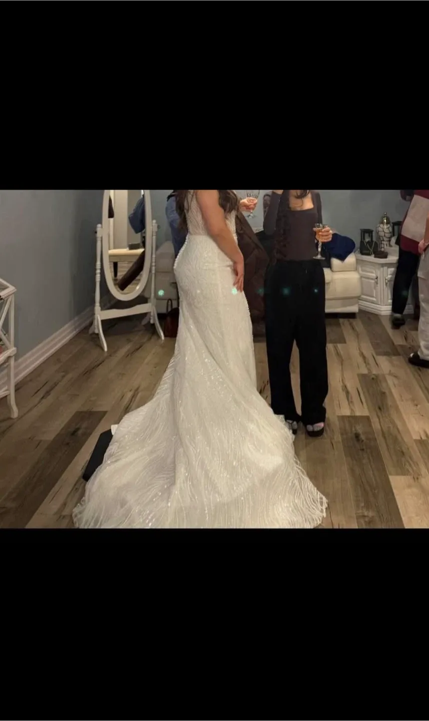 Wedding Dress - Elegant & Beautiful image indicator(3)