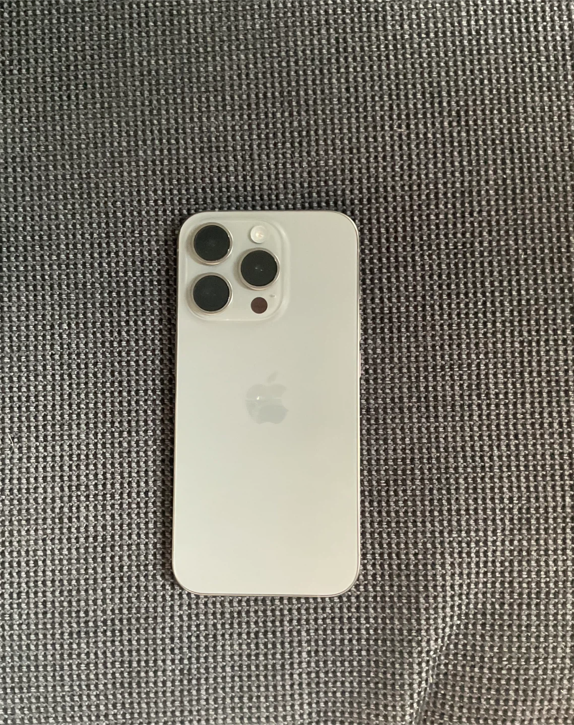 iPhone 15 pro - photo 2