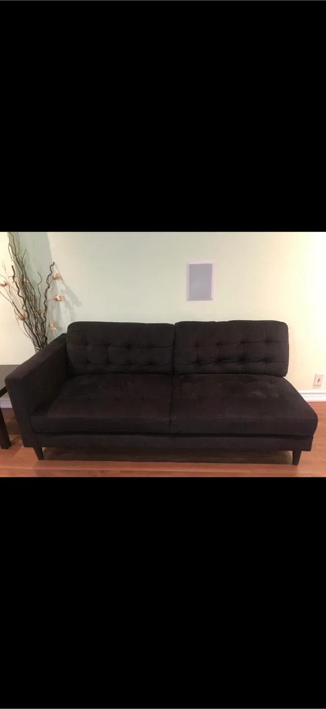 Black Tufted Sectional Sofa image indicator(2)