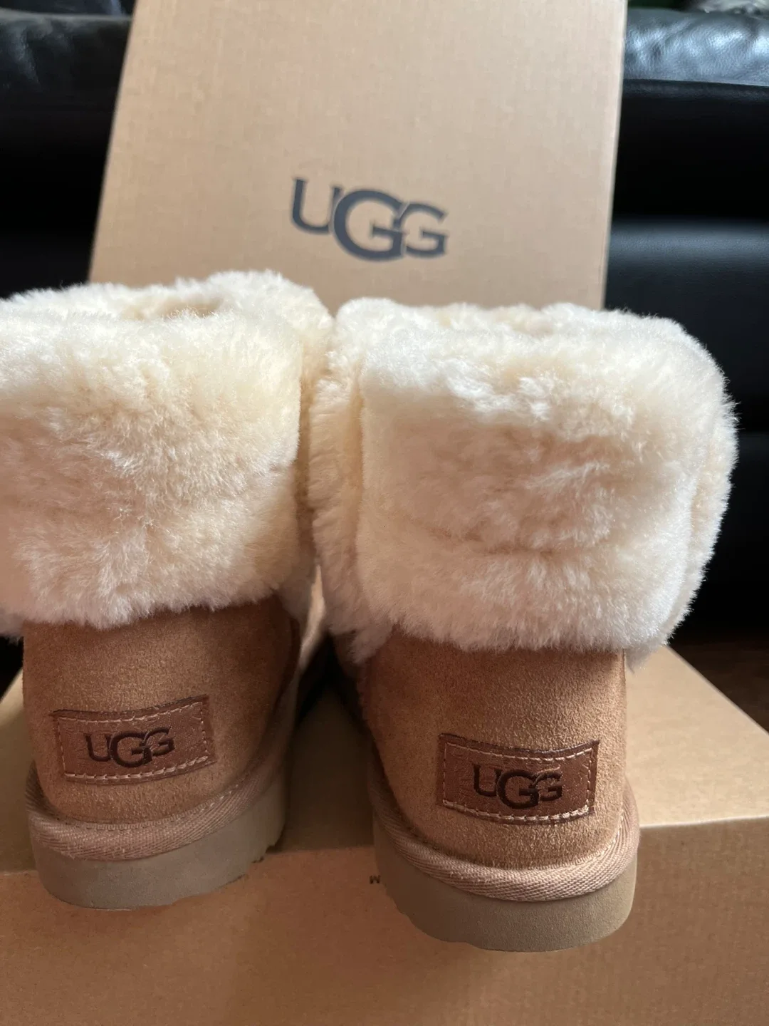 UGG Boots - Girls Size US 1 image indicator(3)