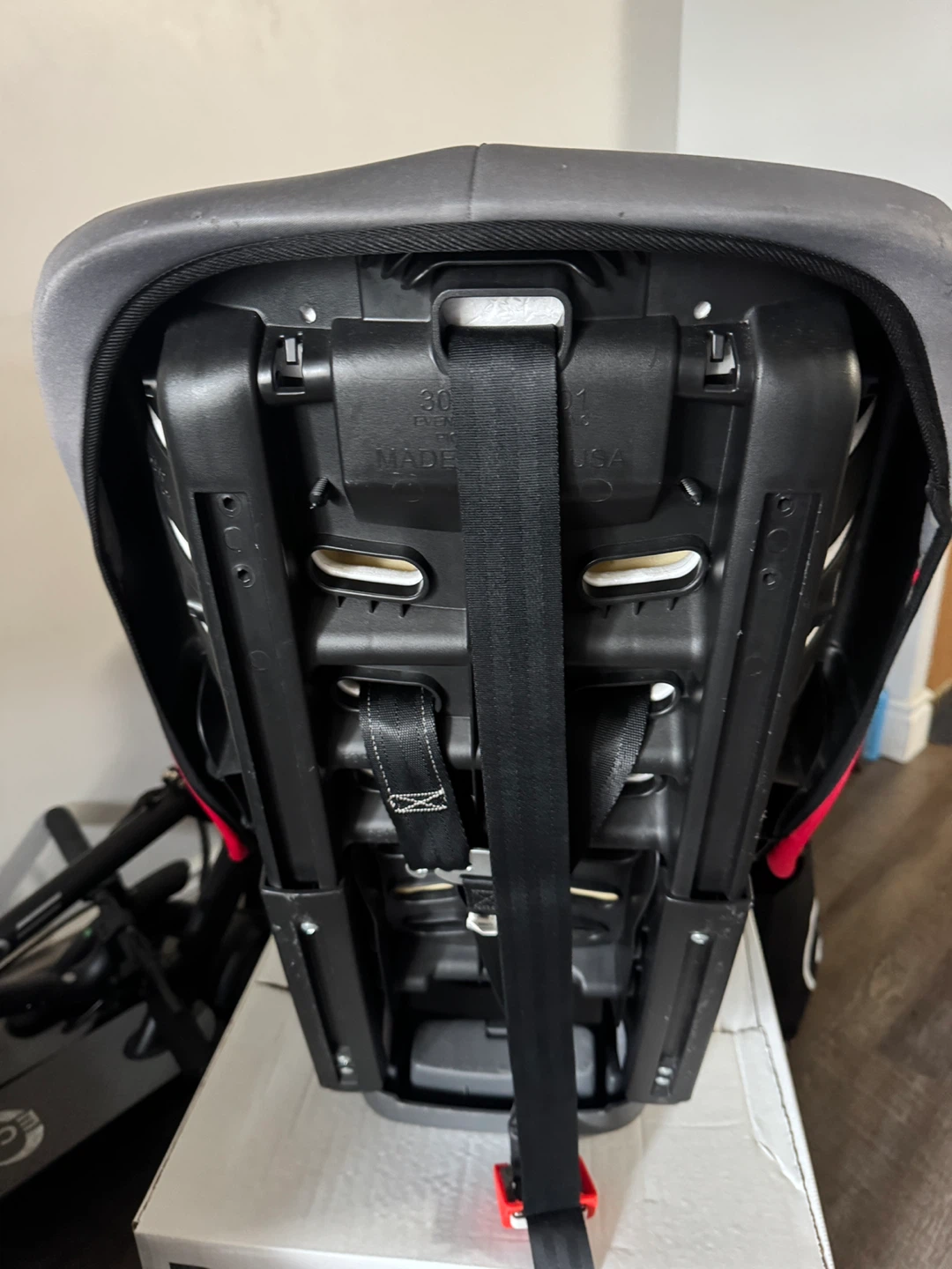 Evenflo Car Seat - Grey and Red - photo 2