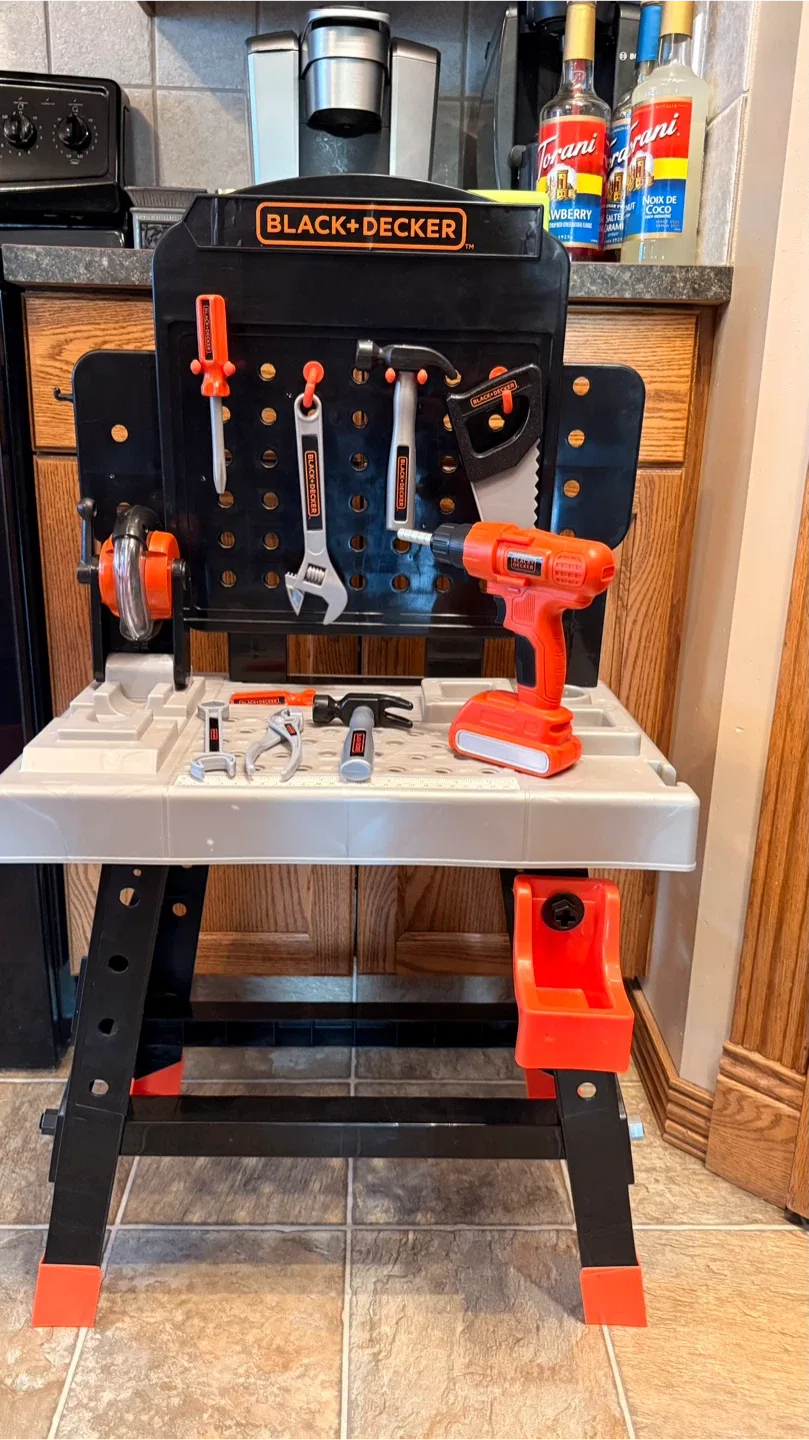 Black+Decker Kids Workbench with Tools image indicator(2)