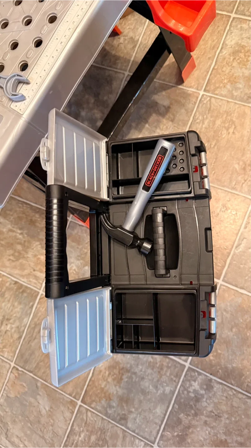 Black+Decker Kids Workbench with Tools image indicator(5)