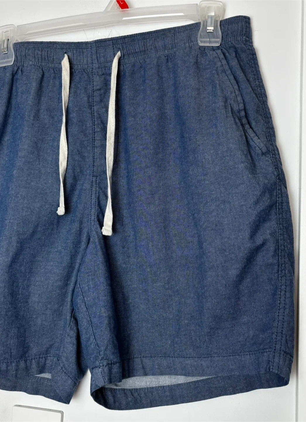 Old Navy Relaxed Cotton Chambray Jogger Shorts image indicator(3)