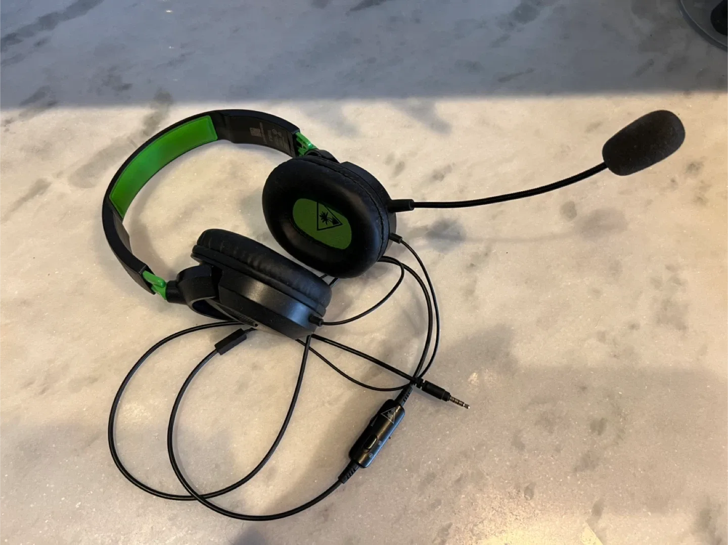 Gaming Headset & Mic by Turtle Beach Recon 70 - Black & Green image indicator(4)