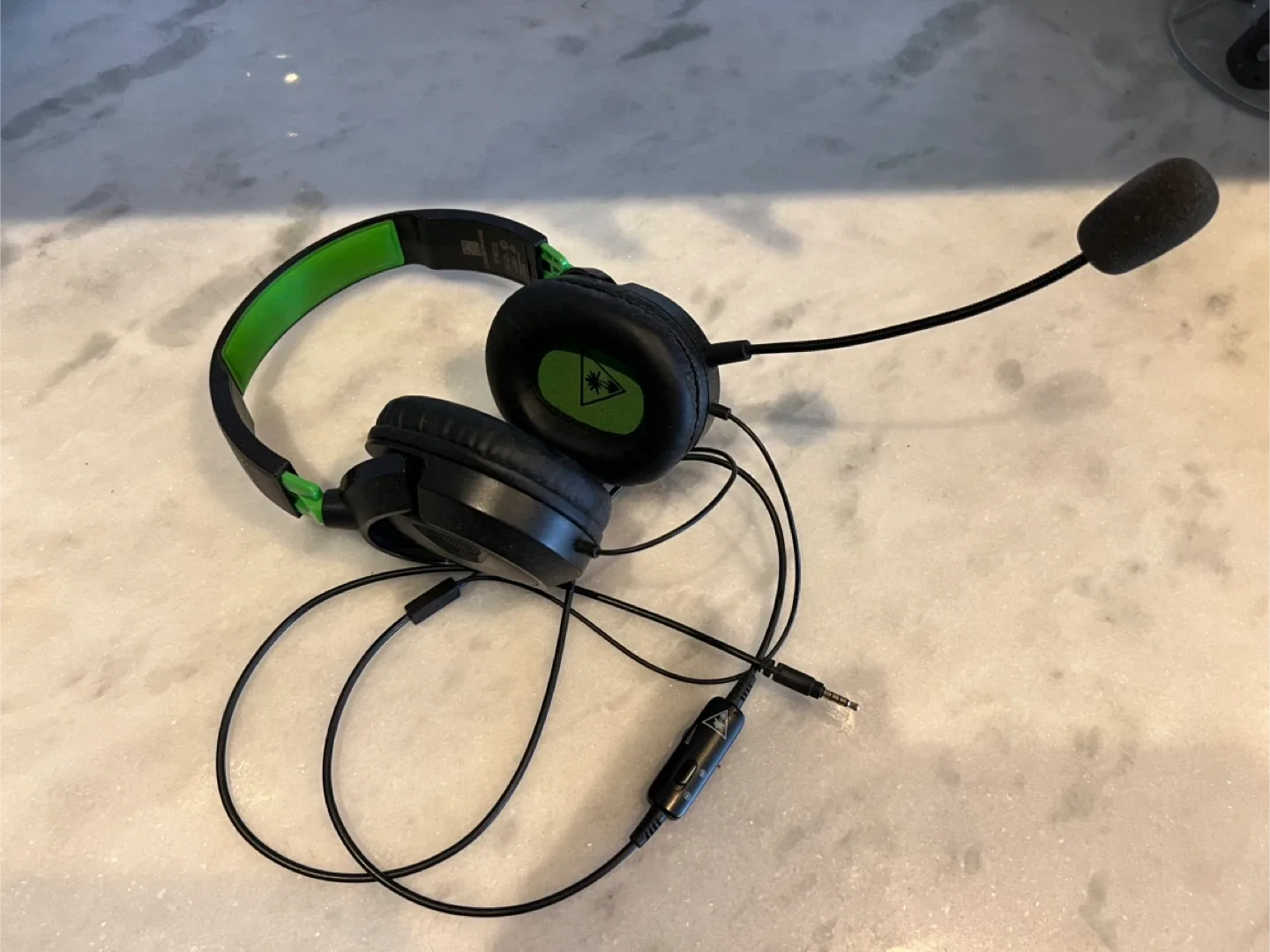 Gaming Headset & Mic by Turtle Beach Recon 70 - Black & Green image indicator(3)