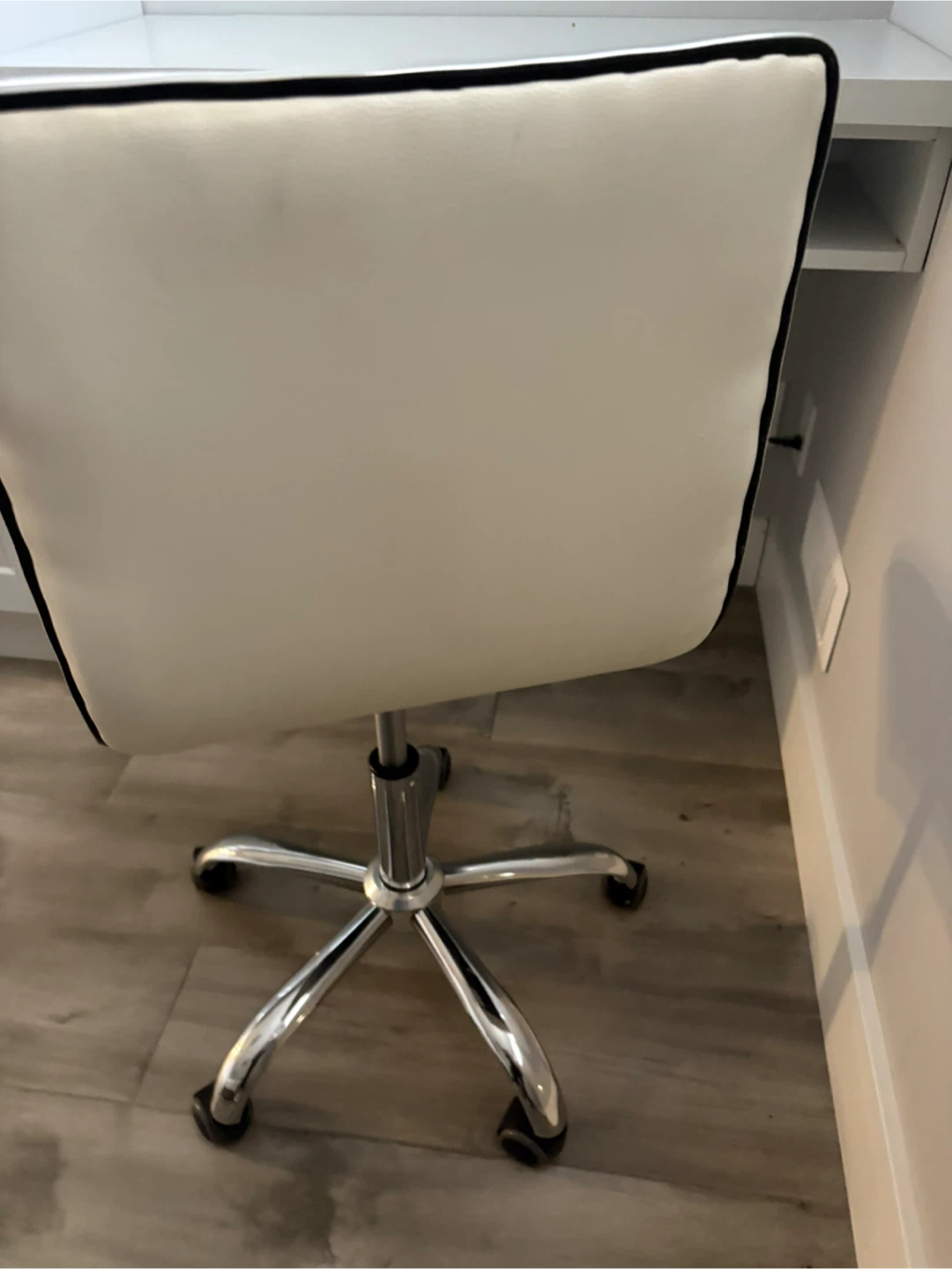 White Office Chair - photo 2