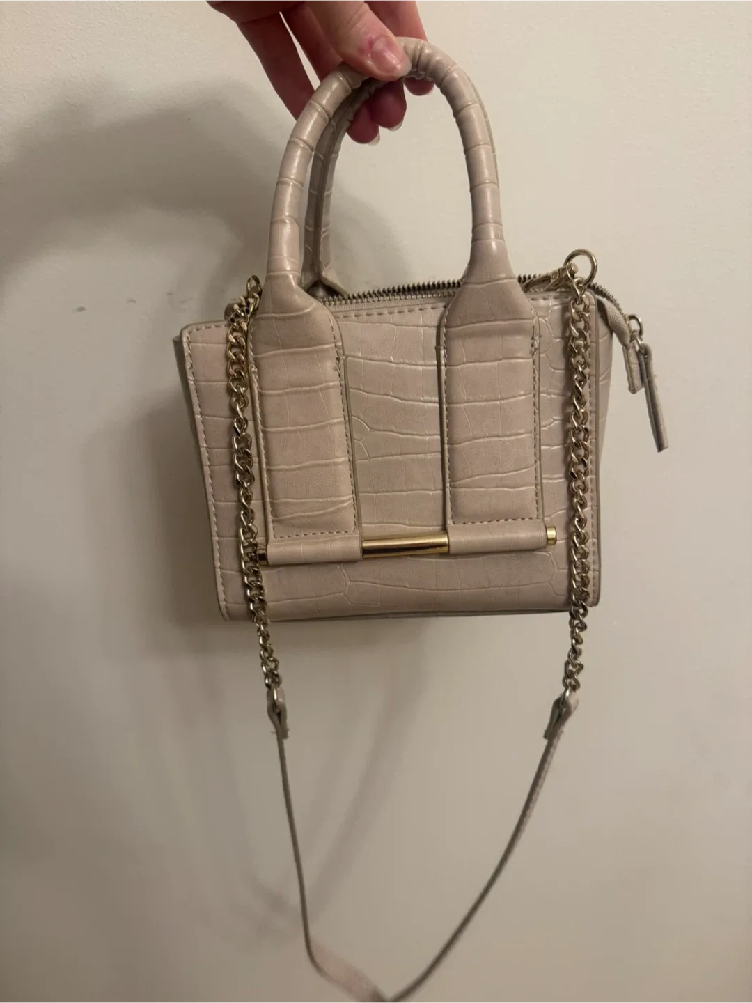 Zara beige purse w gold accents