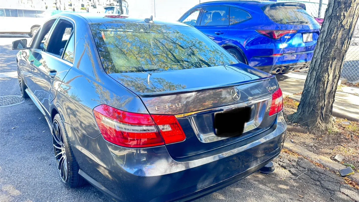 Mercedes-Benz E350 Gray Sedan image indicator(7)